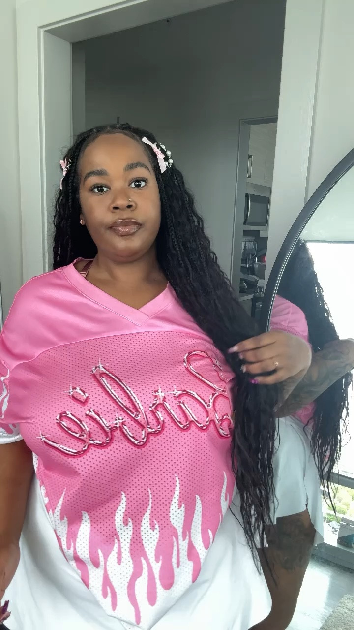 I’m just a girl 💗☺️

Barbie Jersey from Fashion Nova
Hair clips from SHEIN 


#LTKU #LTKVideo #LTKPlusSize