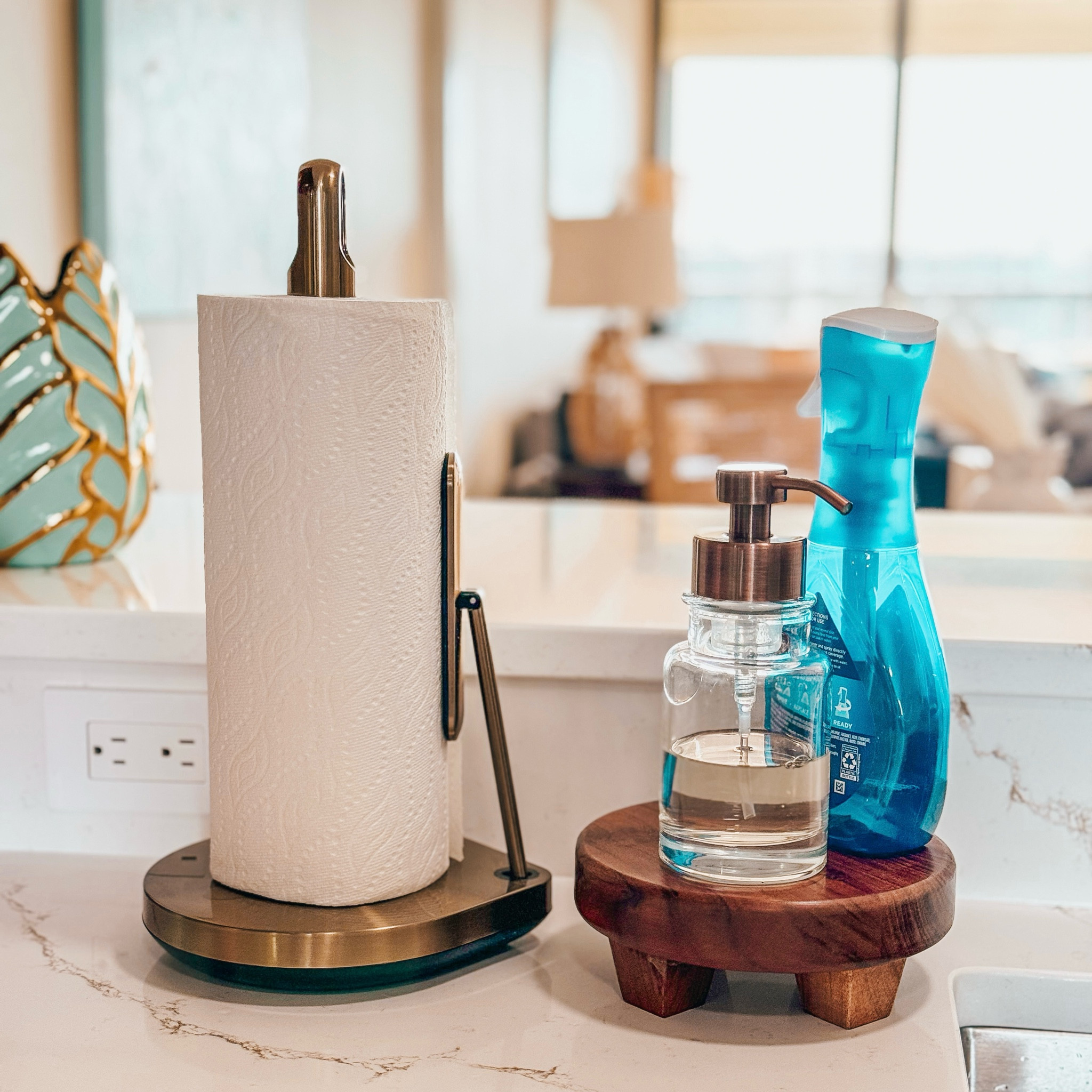 I recently added this cute wood tray to the side of my kitchen sink to hold my soap dispenser and Dawn Powerwash. 

Btw it comes in two different sizes! 

Soap tray 
Teak wood stand 
Foaming soap dispenser 
Paper towel holder 

#LTKhome #LTKfindsunder50 #LTKfindsunder100