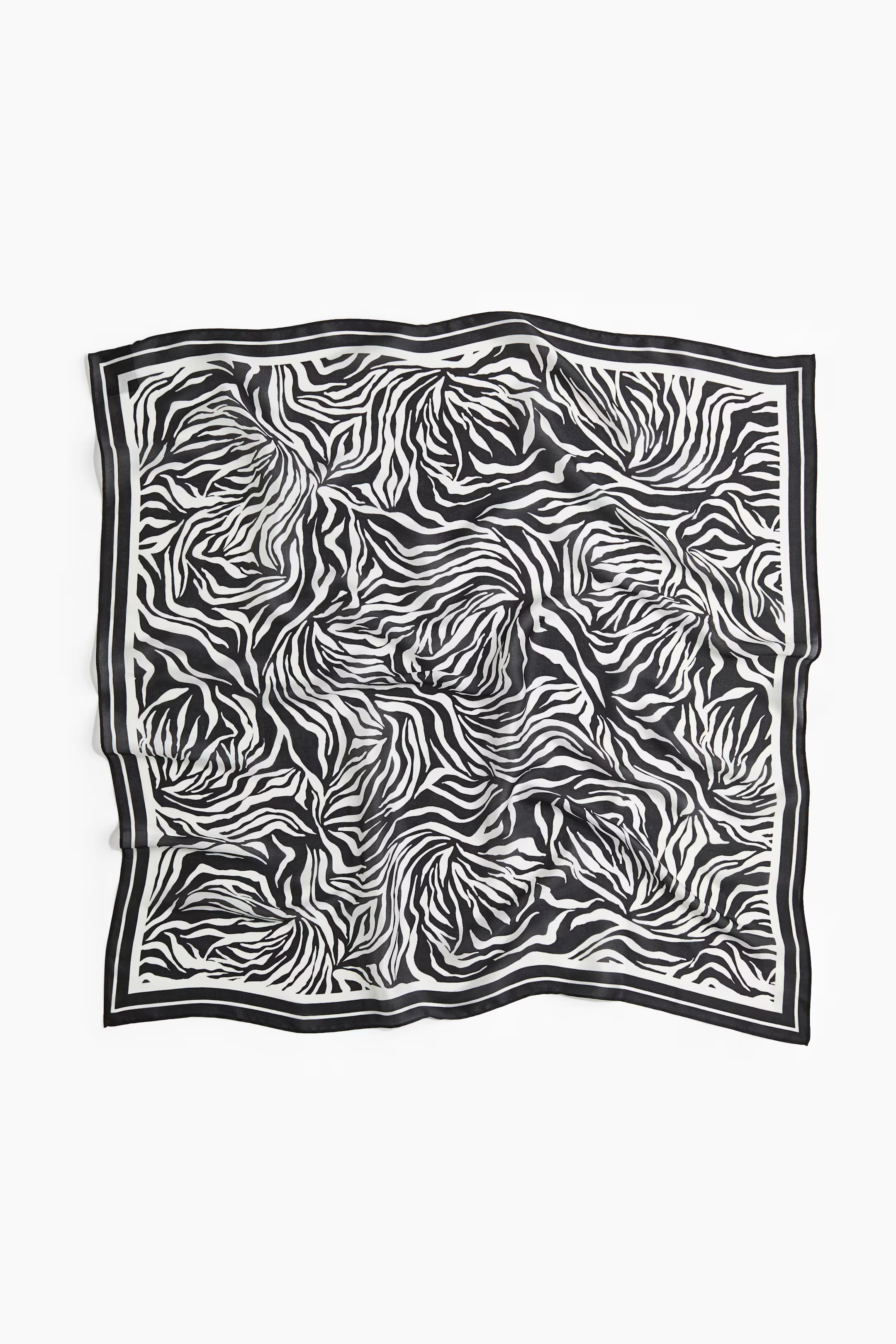 Patterned scarf | H&M (UK, MY, IN, SG, PH, TW, HK)