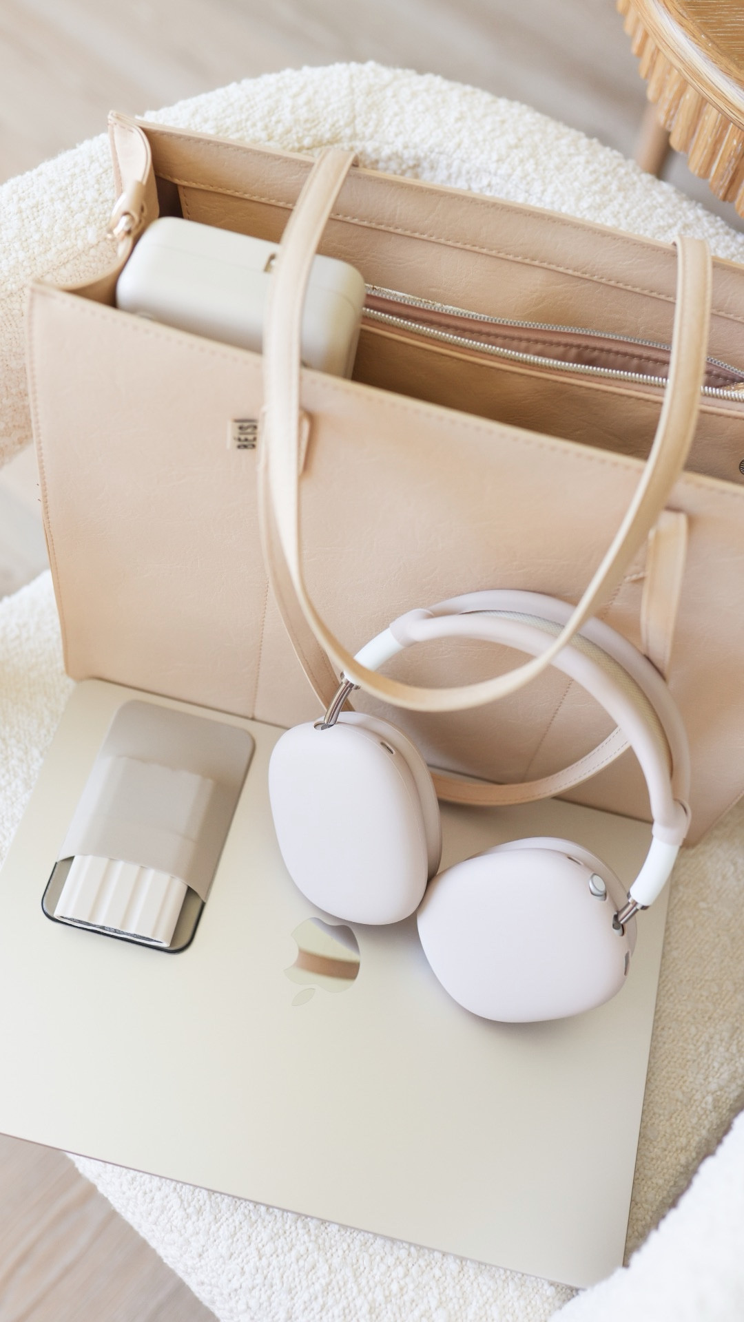 Pack my work tote with me! 

Pack my bag, work essentials, beis bag, what’s in my bag, what’s in my work bag 

#LTKdayinmylife #LTKTravel