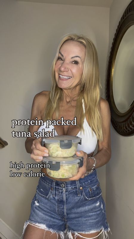 PROTEIN PACKED TUNA SALAD
40 grams protein, 250 calories per serving 

(Recipe makes two servings)

12 ounce can of albacore tuna
2 chopped hard boiled eggs
2 stalks of celery, chopped
1/4 cup 2% plain Greek yogurt  
onion salt to taste (I use @redmondrealsalt save with HHH15)

Drain tuna, combine with other ingredients. Tastes even better after sitting in fridge for a bit.  

You’re welcome!

xoxo
Elizabeth


- [ ] 


#LTKFitness #LTKOver40 #LTKHome