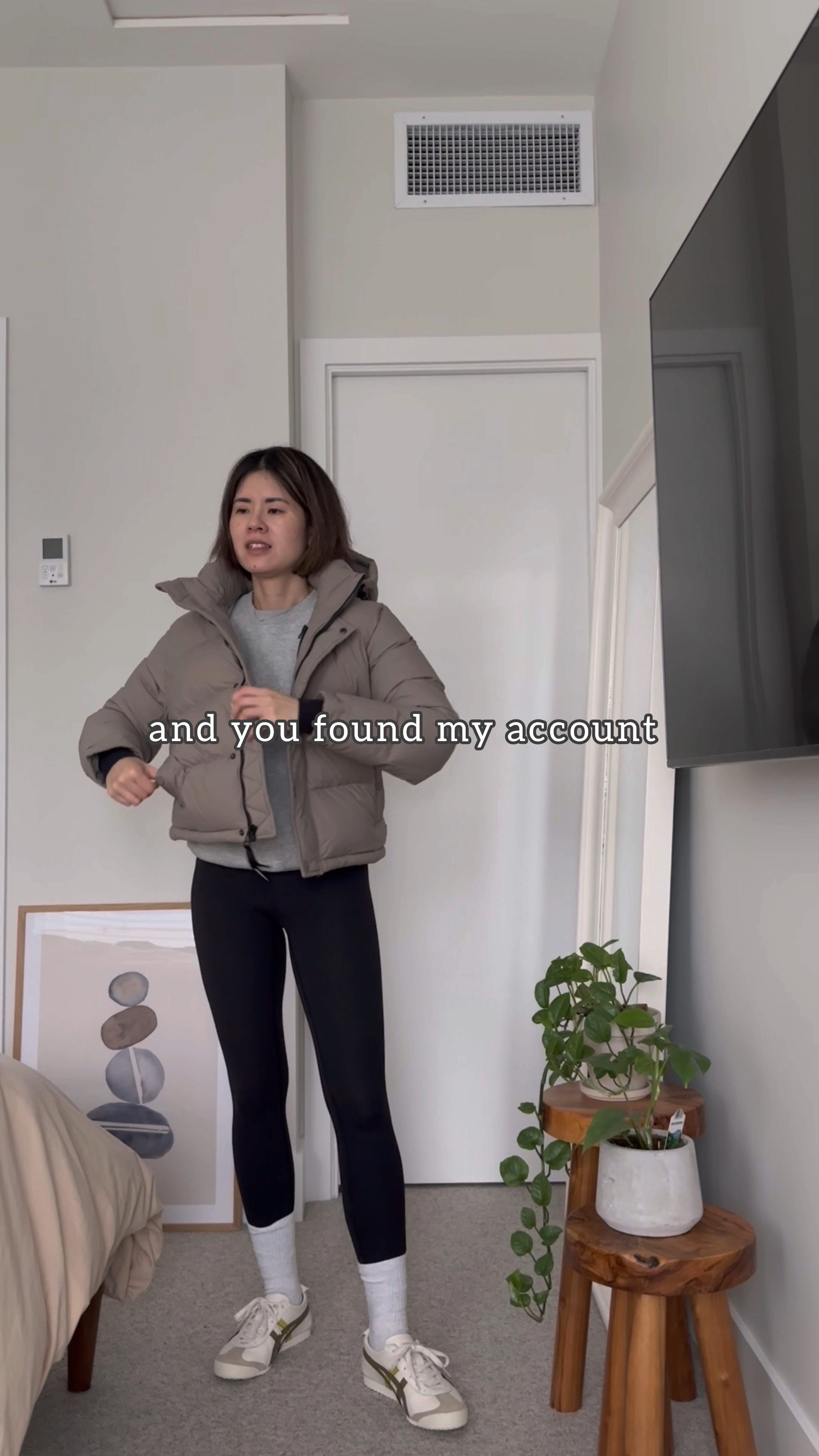 Jacket: Aritzia super puff shorty. In xs
Sweatshirt: Gap. In xs
Onitsuka Mexico 66

Puffer jacket. Winter outfit. Leggings outfit 

#LTKVideo