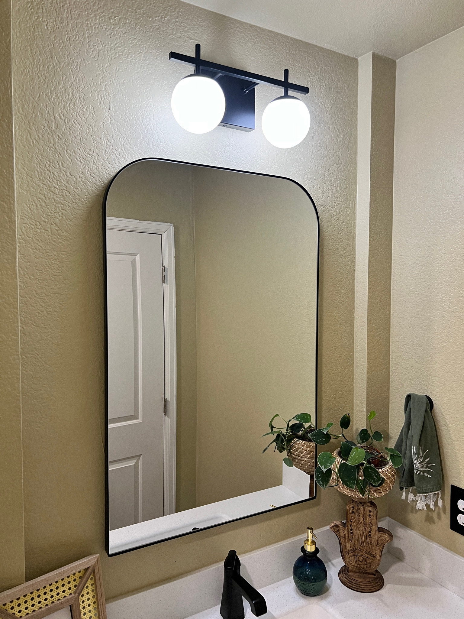 Replaced the builder grade mirror in my half bathroom this weekend. I’m in love with how modern this mirror made my space 🖤

#LTKbump #LTKhome