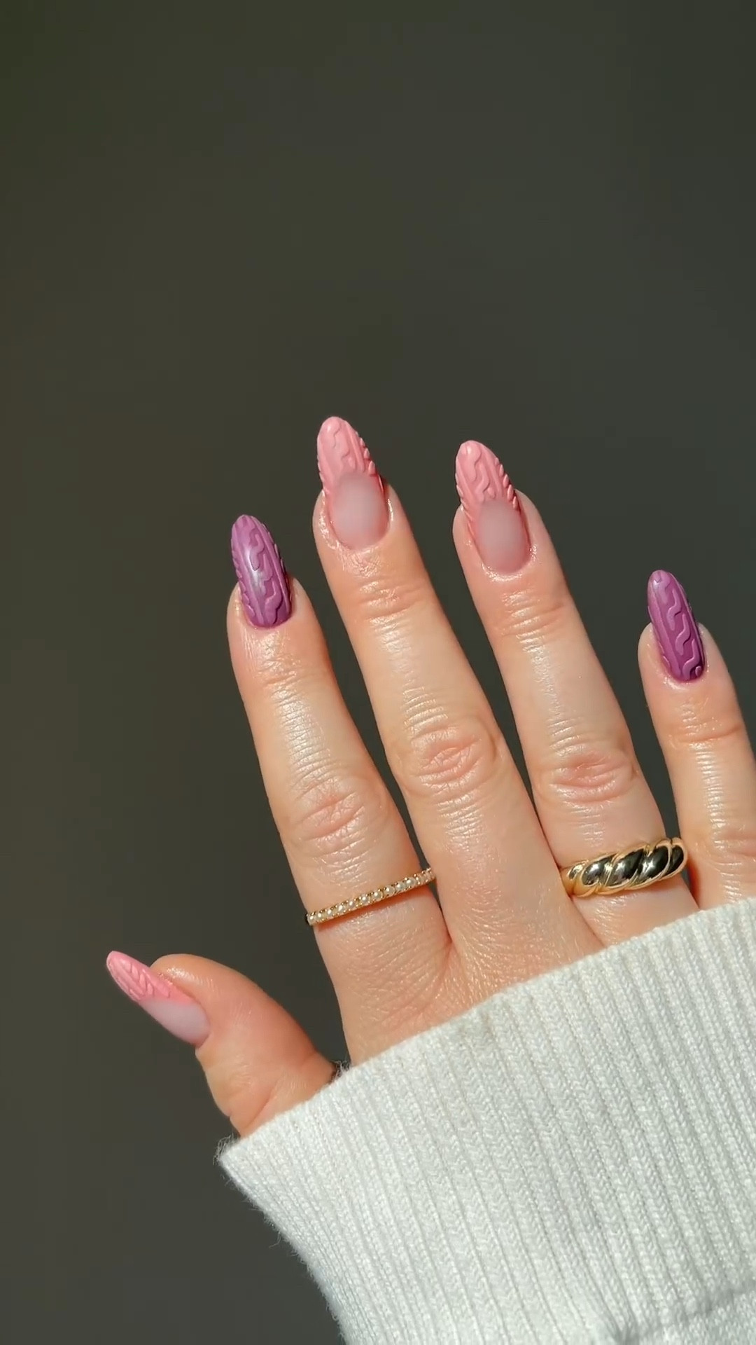If you are seeing this let’s be friends 💁🏼‍♀️💅🏻☁️ 

Comment it girl and I’ll DM you the links to this look. 🎀 

#sweaternails #frenchsweaternails #nailtrends #fallnails #pinknails #fallaesthetic

#LTKSeasonal #LTKHoliday #LTKbeauty