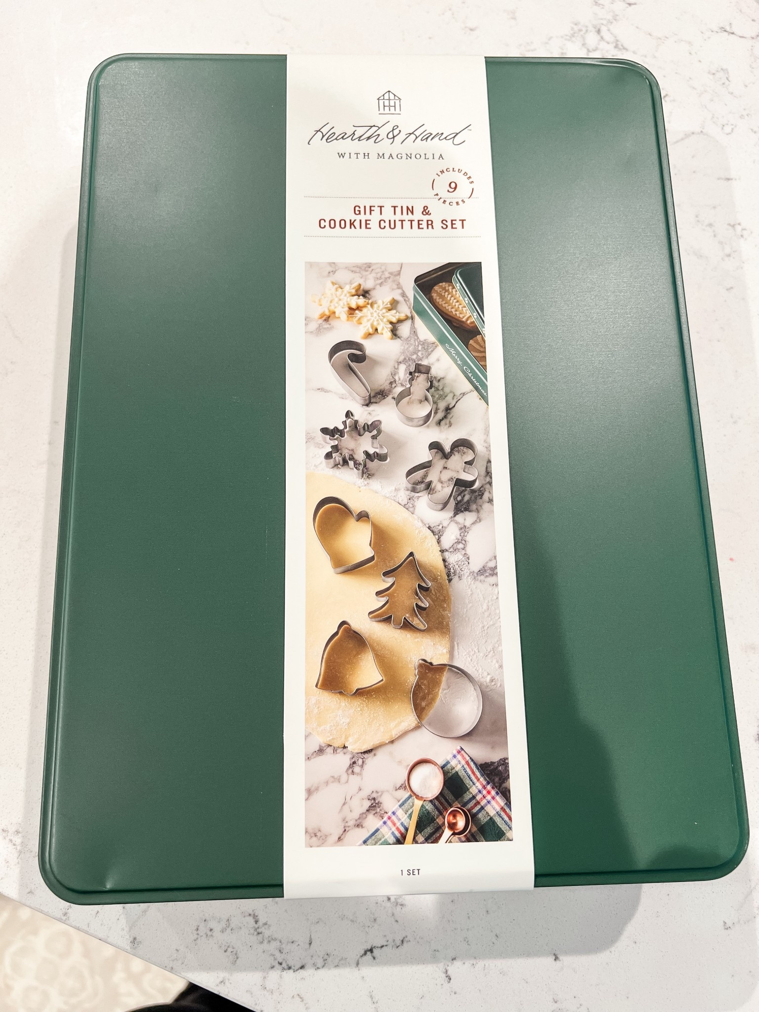 Grabbed this adorable cookie tin that comes with 9 different shape cookie cutters 🎄 so perfect to make all the Christmas cookies!!!

#LTKHome #LTKFindsUnder50 #LTKHoliday