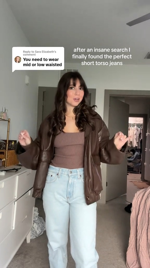 Abercrombie and fitch low rise baggy jeans - perfect for a short torso . Wearing a size 23 short 