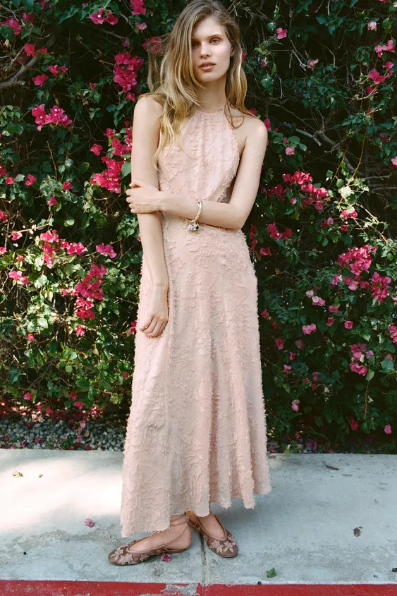 An enhanced experience.Check it out in the app. | Zara US