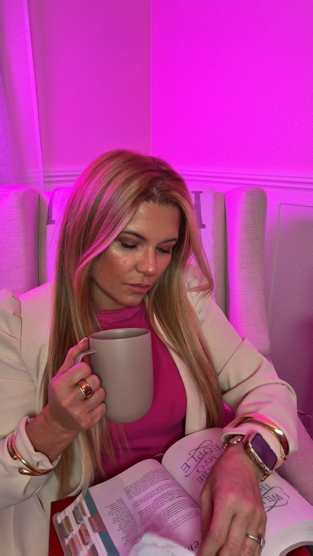 This setup in my office has become my daily altar 🤍✨

Sharing the pieces that create this soft, feminine, faith-led workspace — from my pink Bible to the cozy chair and my podcast-style mic.

I truly believe obedience begins in the quiet places. And creating an intentional space makes consistency easier.

Linking everything I use here — outfit details included.

From the altar to the internet ✝️

#LTKmomlife #LTKmorningroutine #LTKdayinmylife