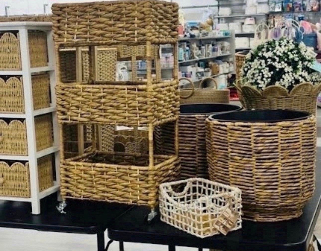 Is there anything more satisfying than a perfectly organized space? 🧺 These woven-texture drawer towers are a total game changer for bathroom storage, craft rooms, or even a pantry refresh. They’re lightweight but look so much more expensive than the plastic bins we’re used to. Let’s get organized together! 🫧🙌