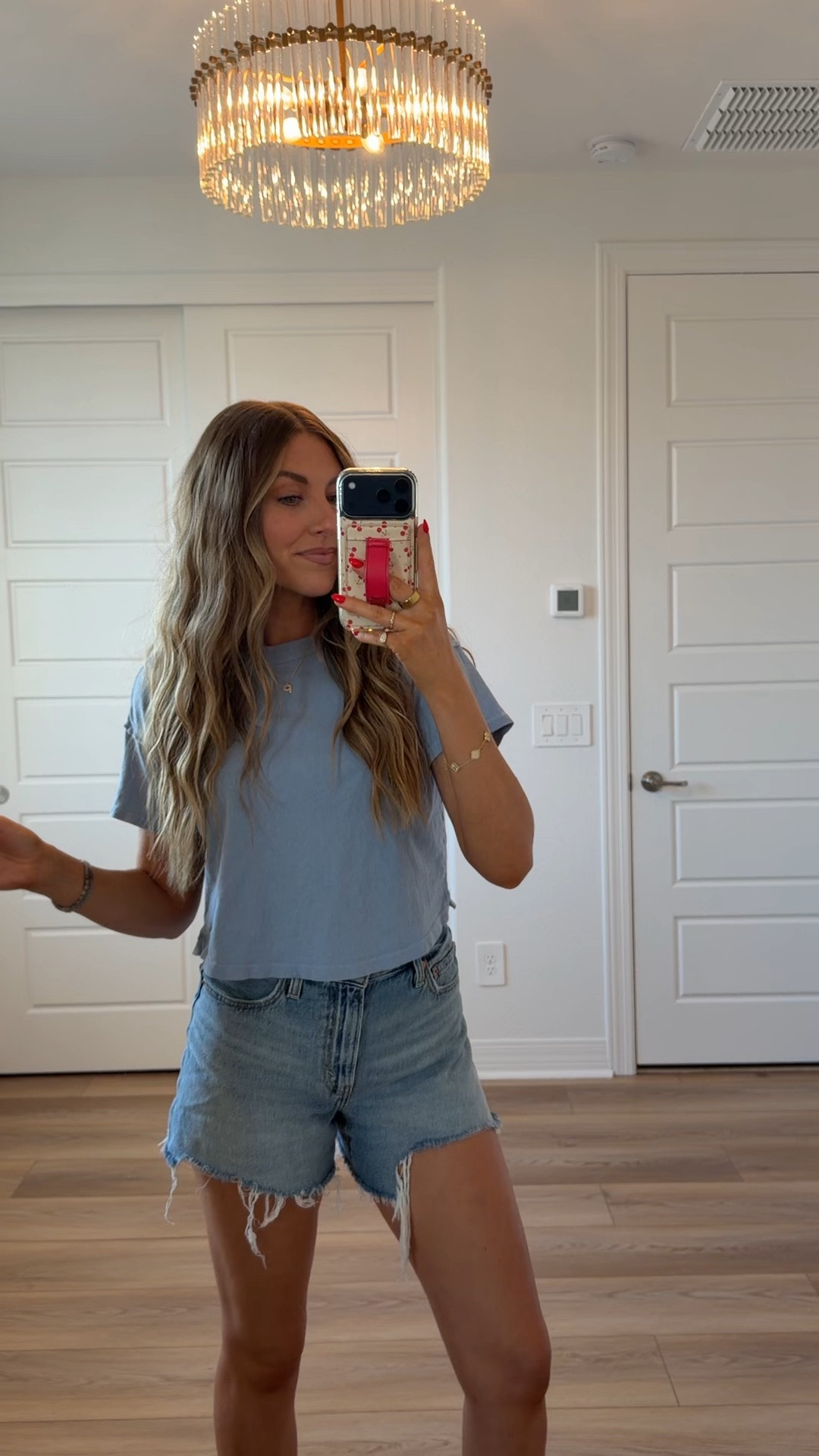 Today’s casual summer outfit! Small tee and 27 shorts @Aerie @levi