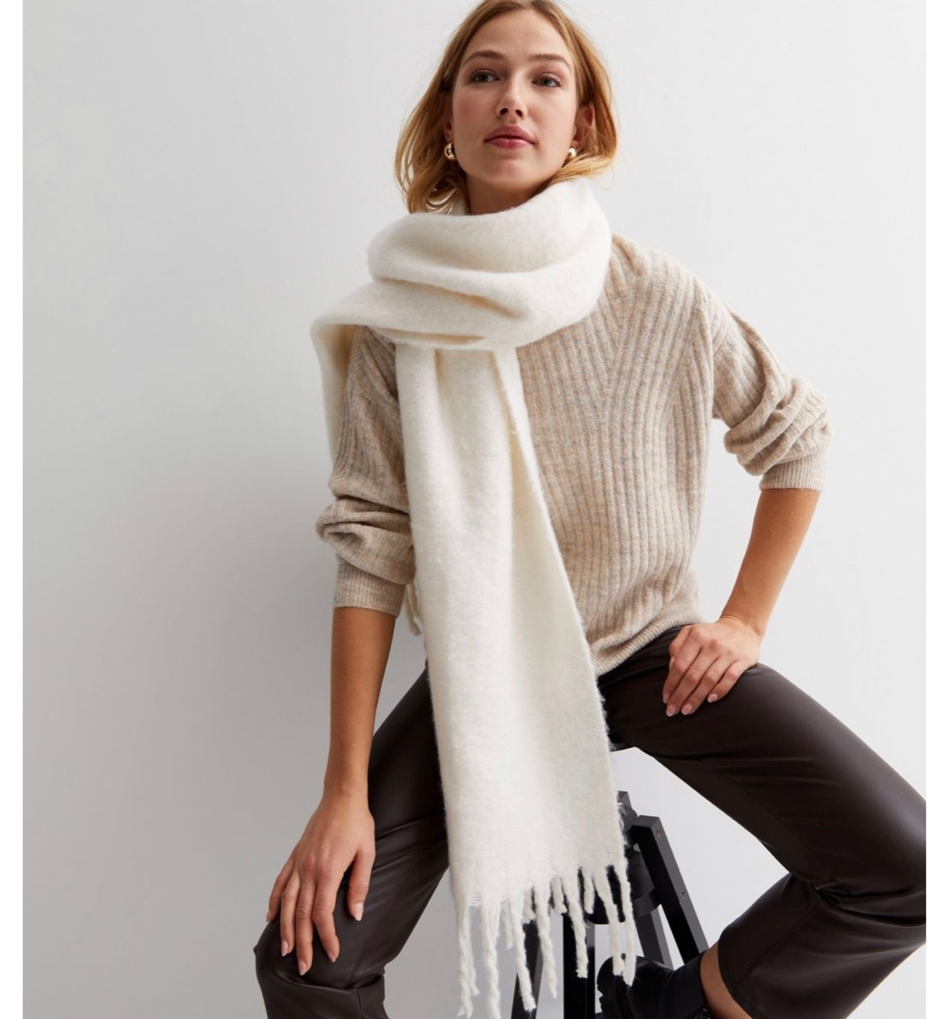 Who doesn’t love a good cosy scarf this time of year! This is a cute addition to anyone wardrobe as the colour lends itself to so many different outfits! 

#LTKGiftGuide #LTKunder50 #LTKSeasonal