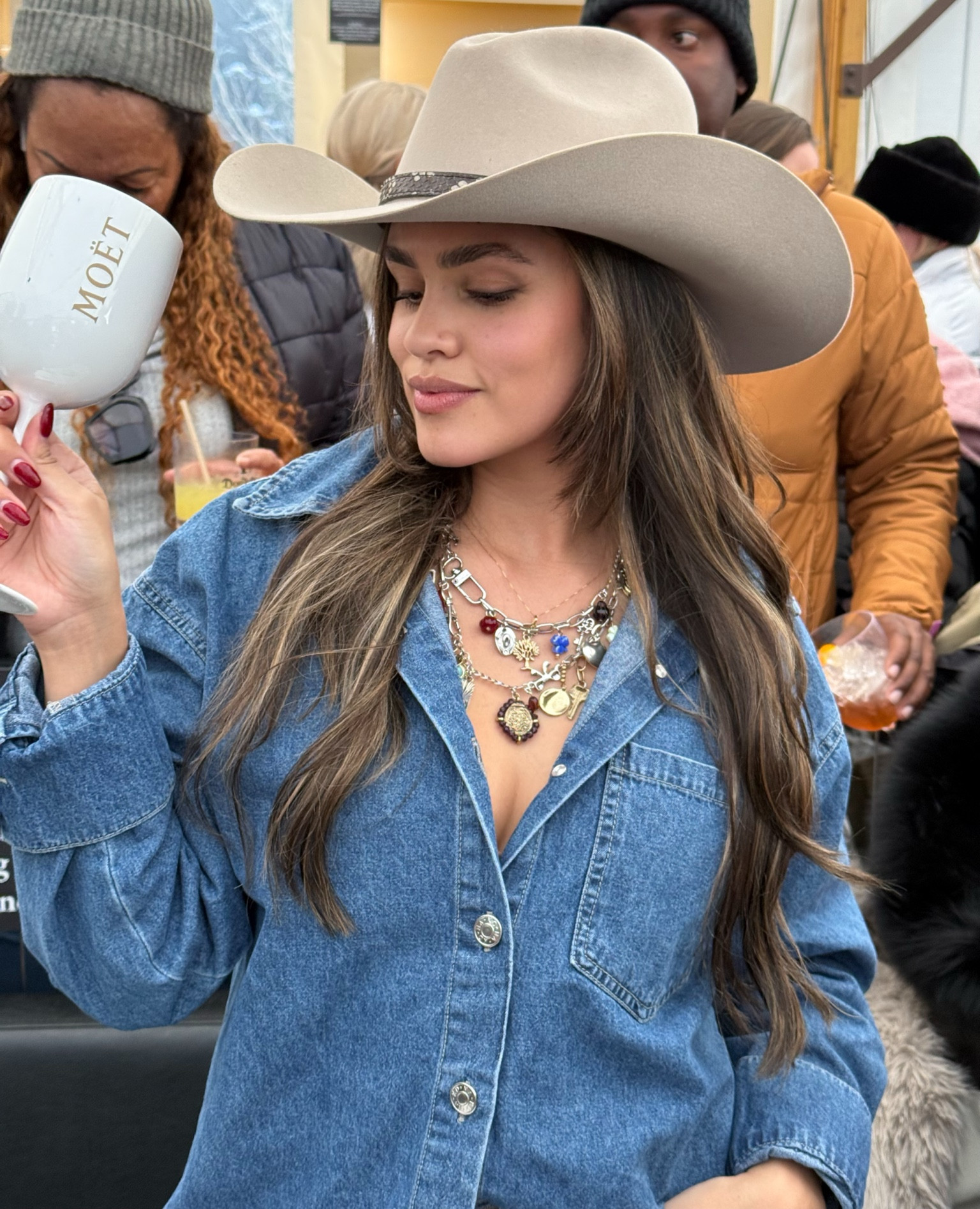 Apres Ski - western edition (hat from Kemo Sabe) 

#apres #kemosabe # denim


#LTKTravel #LTKSaleAlert #LTKStyleTip