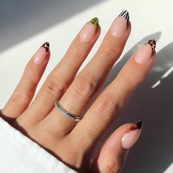 Glamnetic Glamsquad Press On Nails - Short Almond Fake Nails | 30 Pc Kit | Amazon (US)