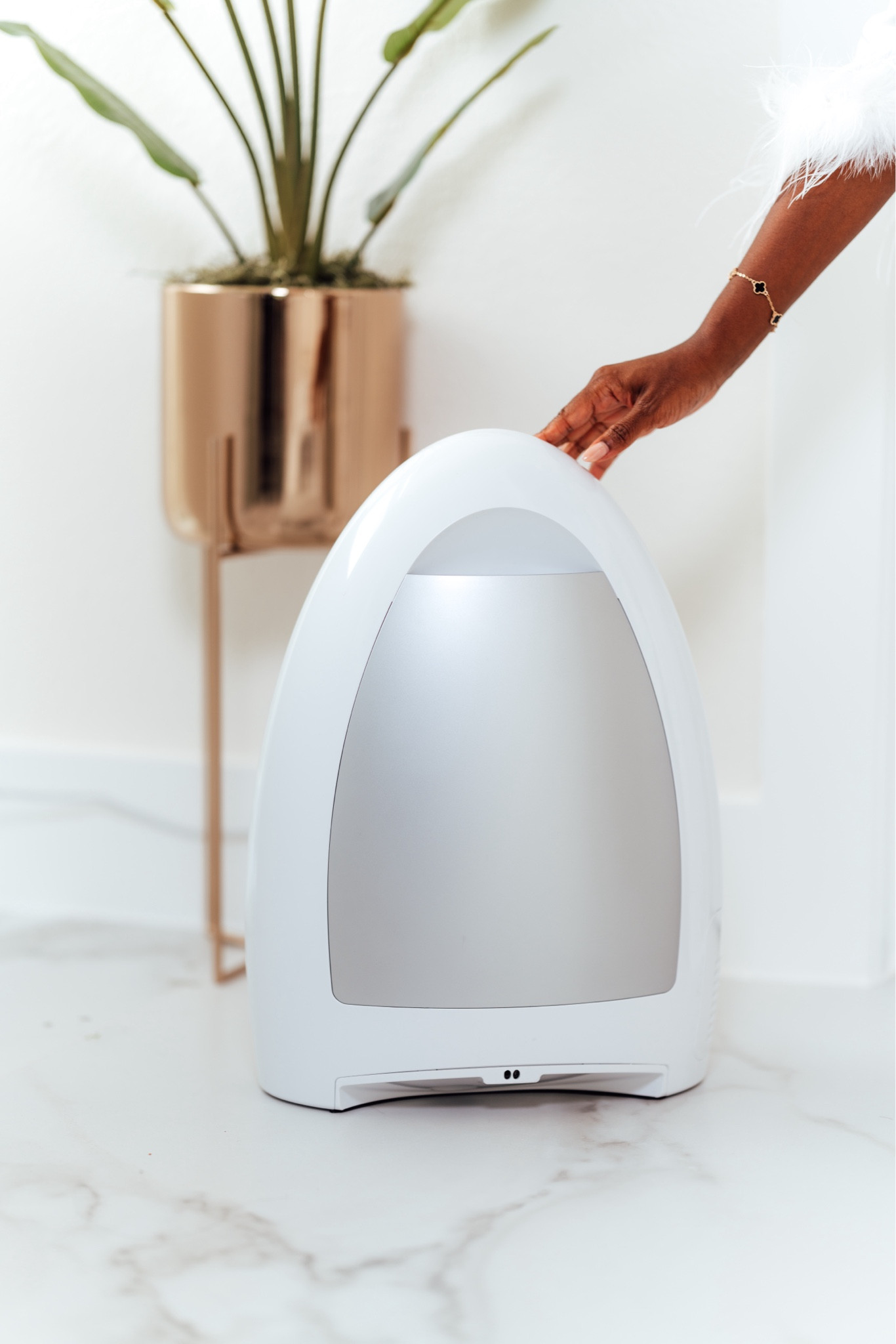 Touchless Hair Vacuum | Bathroom Must Haves