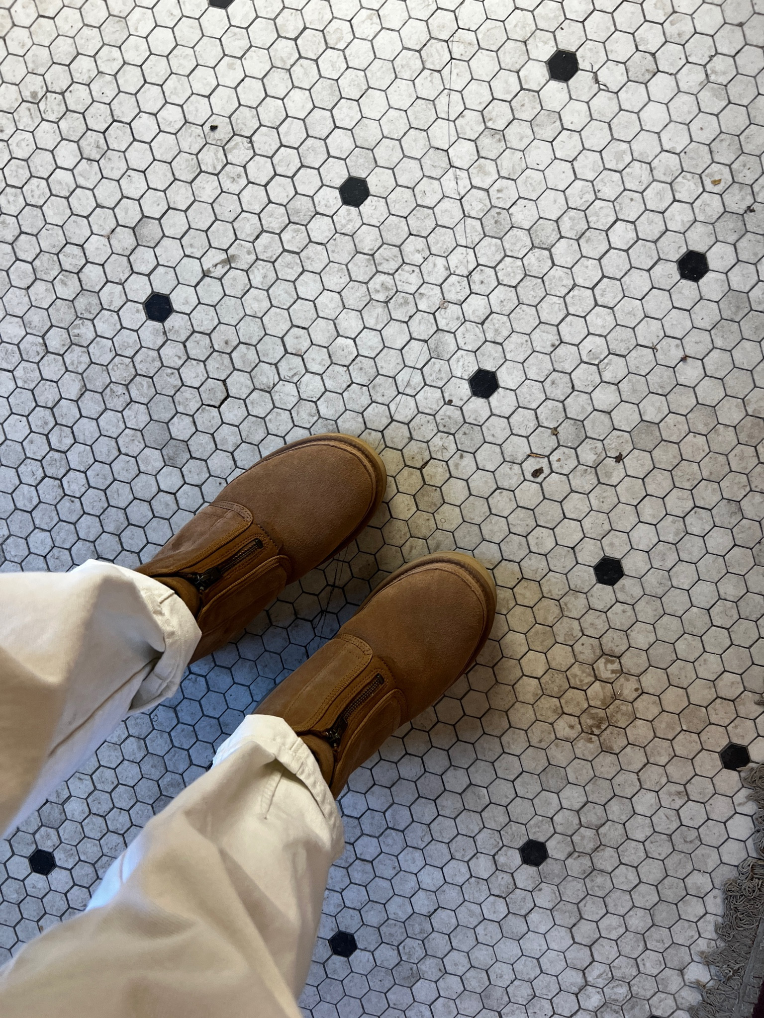 Ugg booties 
The zip up Uggs are no longer available for purchase so I linked the same boot but without the zipper🫶🏻
#ugg #uggbooties #shoecrush 

#LTKHoliday #LTKCyberWeek #LTKGiftGuide