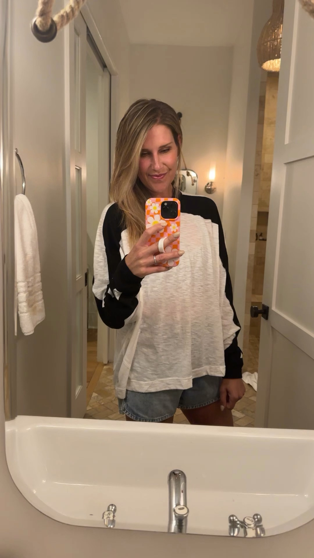 Casual 🖤 and my favorite jean shorts 

#LTKVideo #LTKover40 #LTKfindsunder50
