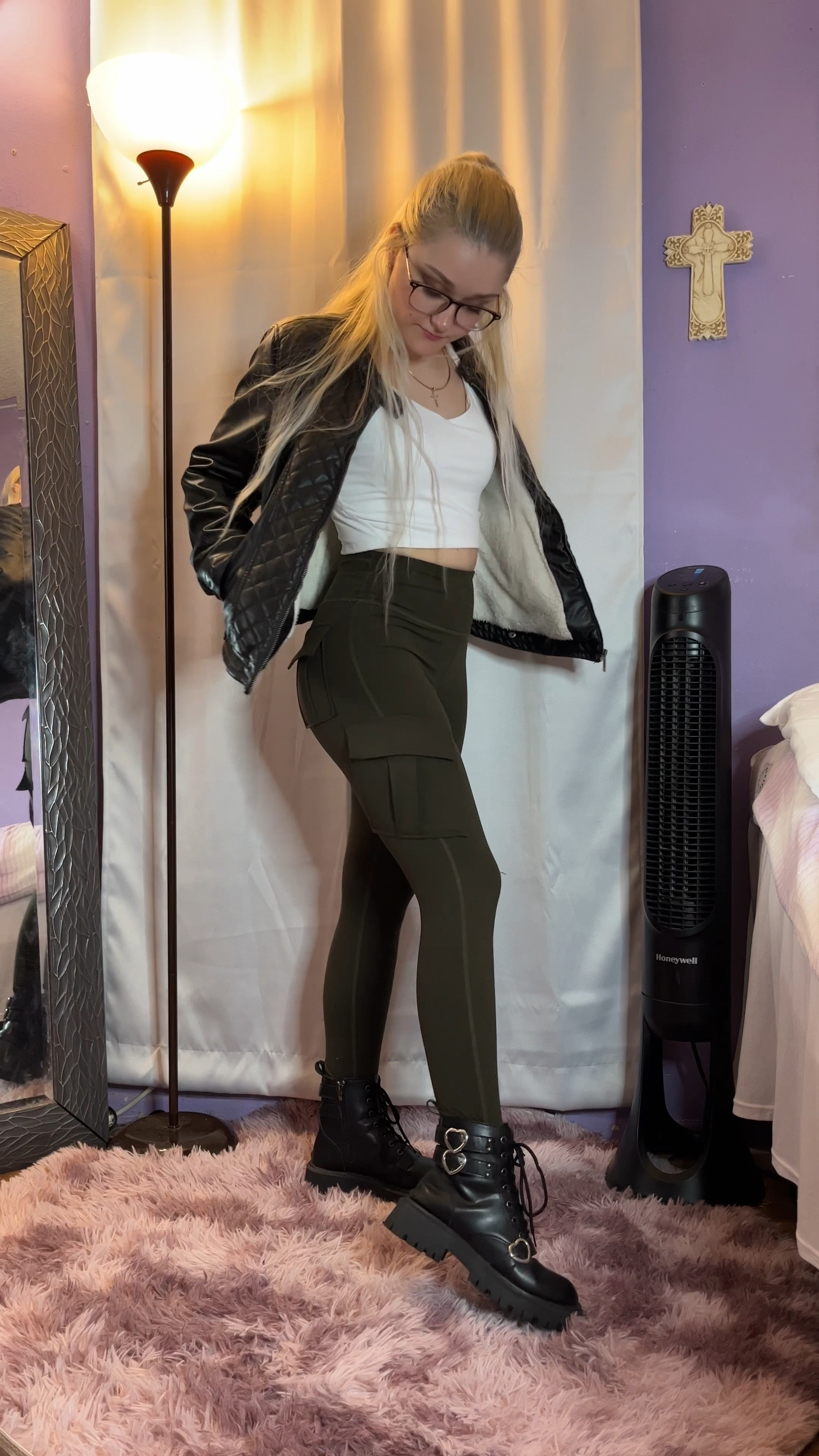 Only baddies wear cargo leggings😉 

#LTKSeasonal #LTKstyletip