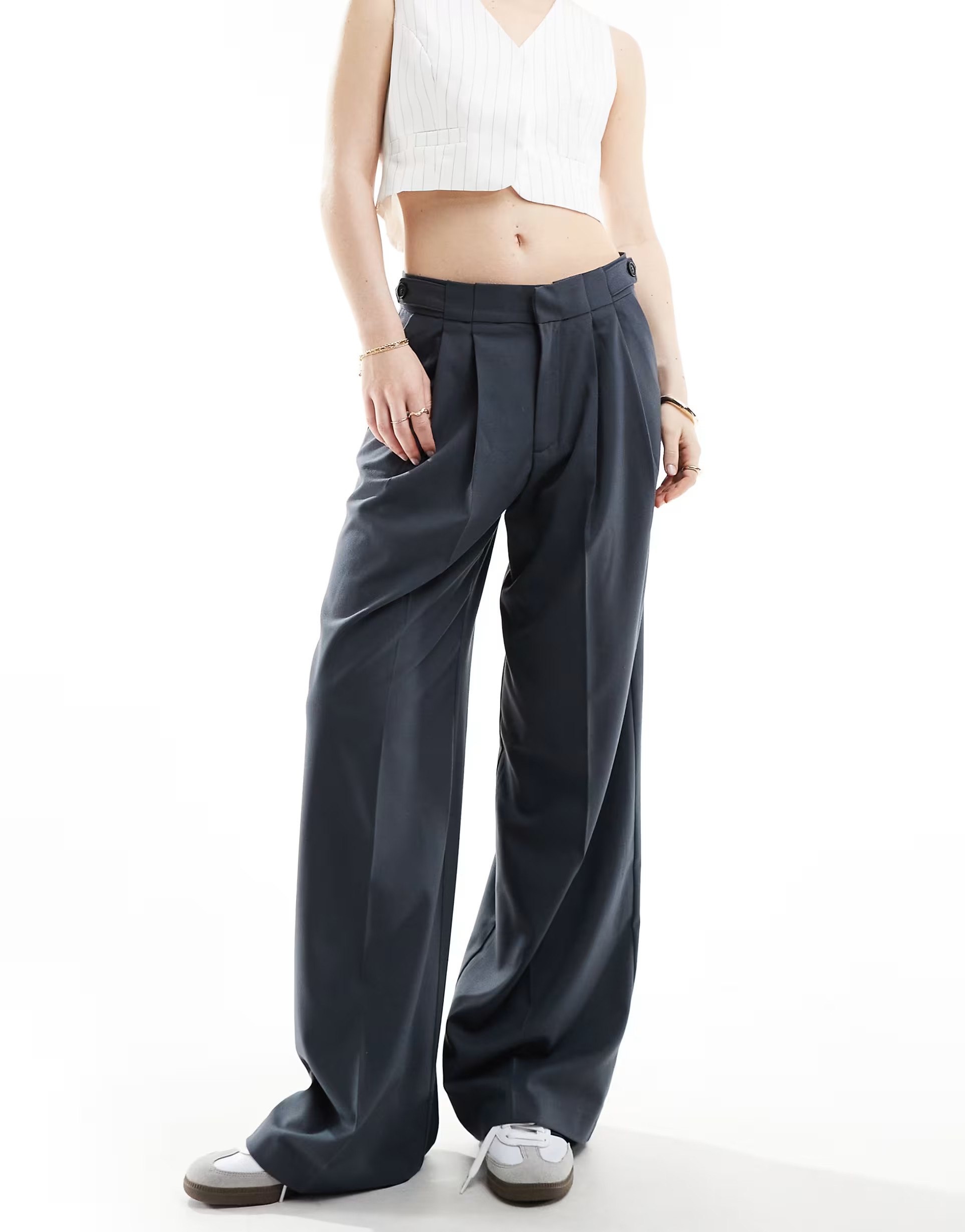 Pull&Bear wide leg double pleat tailored pants in navy | ASOS (Global)