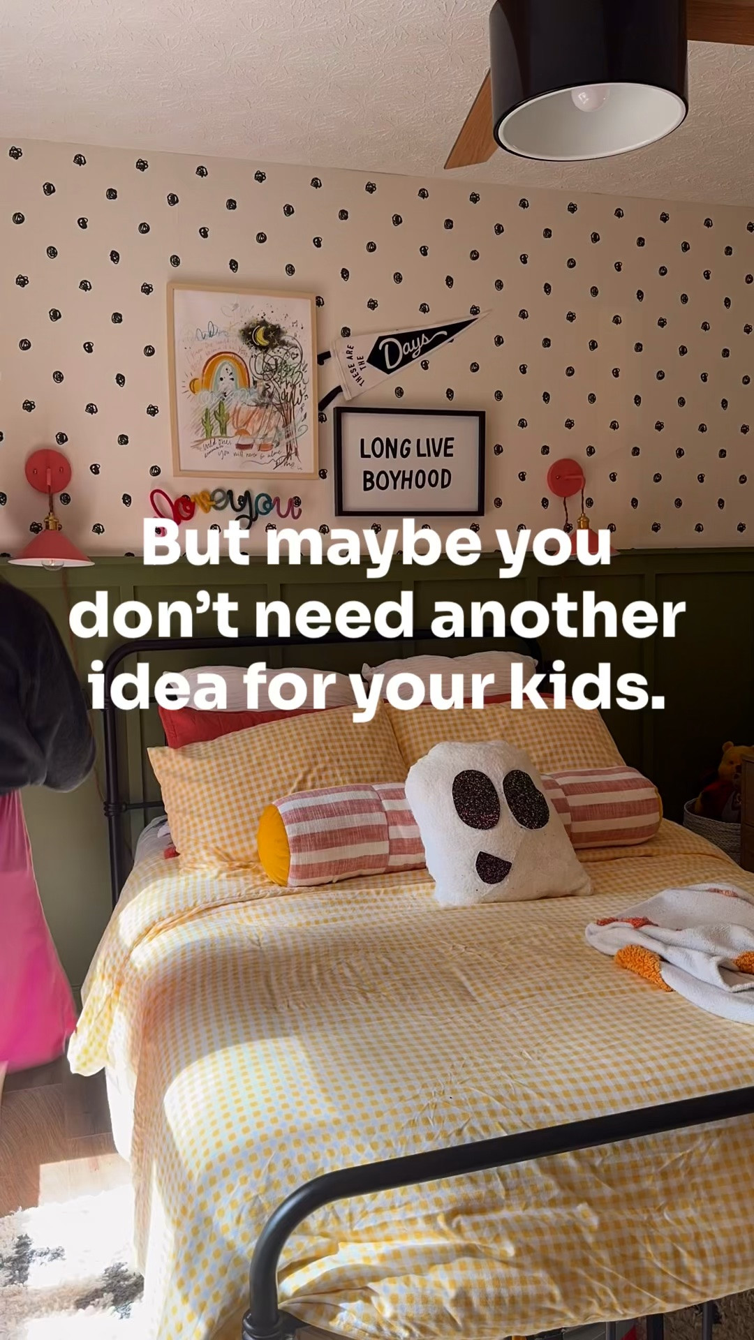 Easy Halloween Kid’s Room Decor. Don’t forget to use paper plates on the wall like I did too!