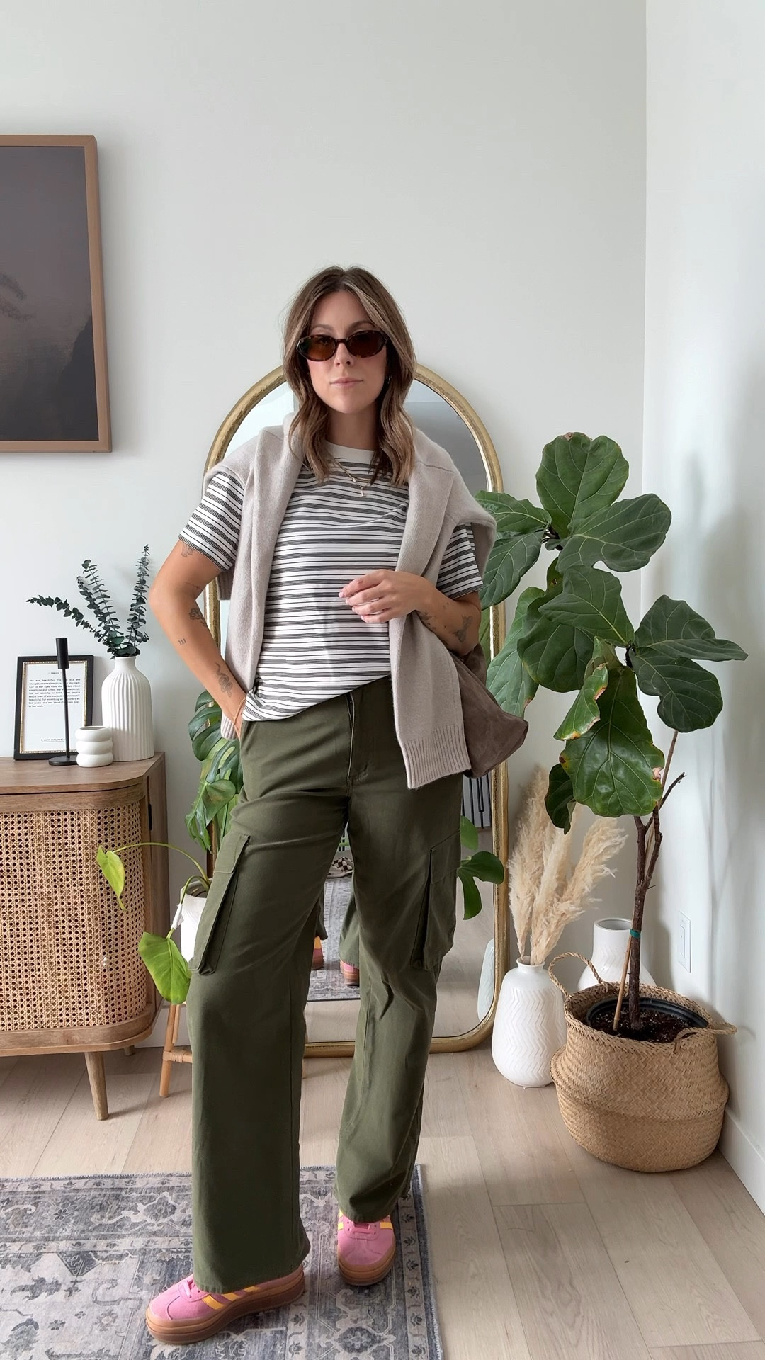 OOTD idea 
Aritzia pants size 6 
Aritzia tshirt size medium 
Quince sweater over shoulders size small 


#LTKcanada #LTKstyletip