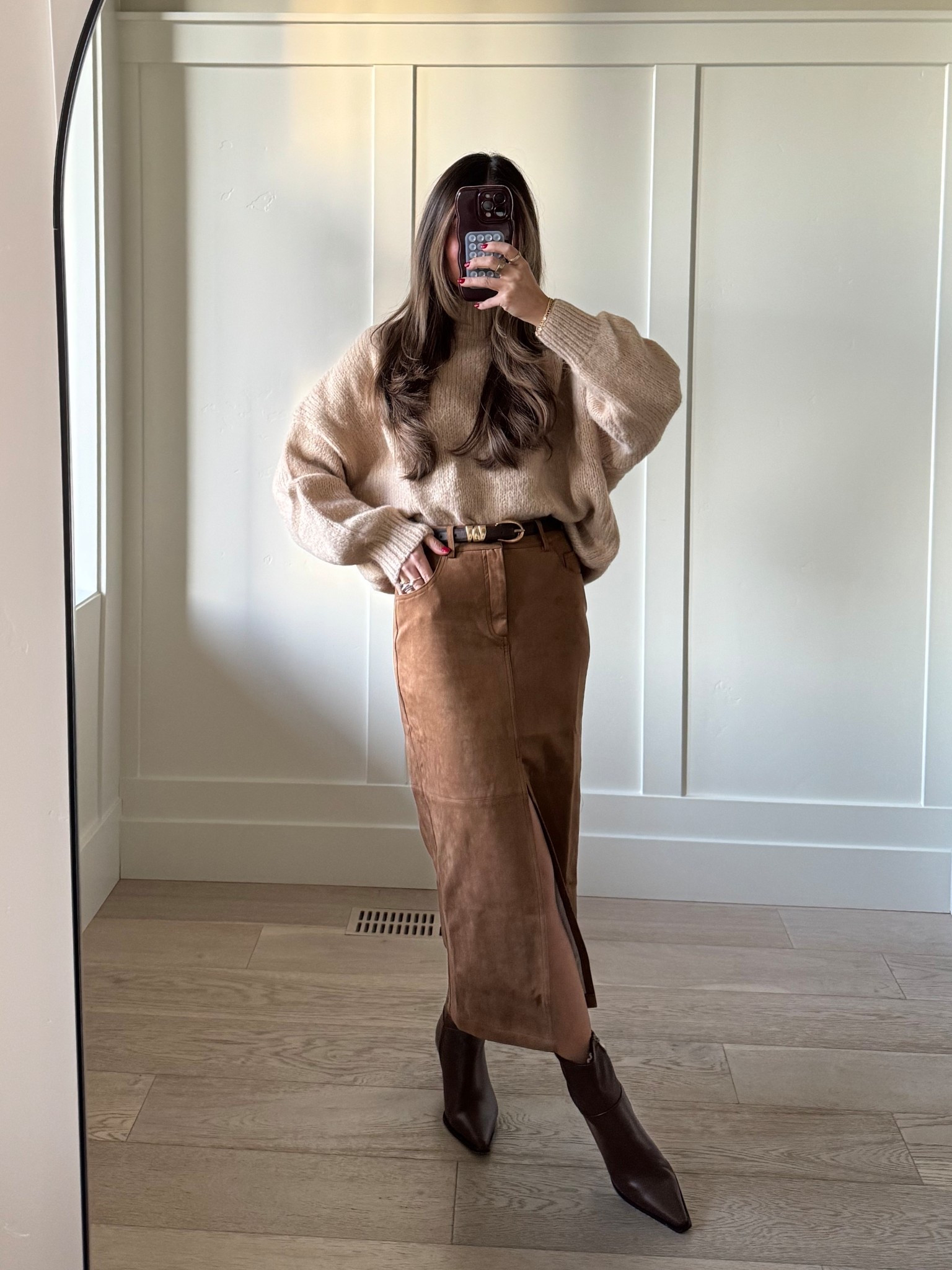 girls night outfit:
sweater: one size fits all
skirt: xs
boots: tts!