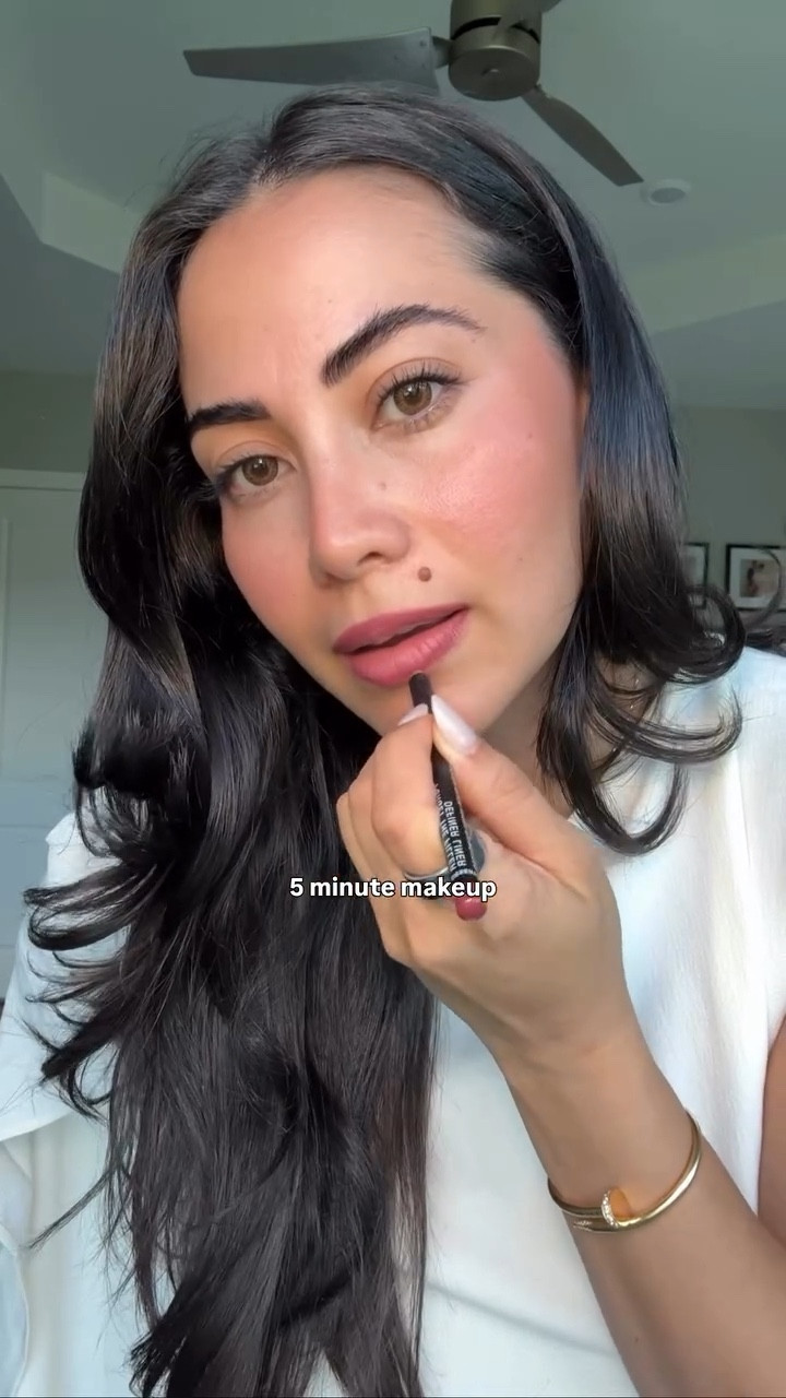 Lil 5 minute makeup routine 💄 
Products used: @narsissist concealer in custard / @narsissist bronzer in shore / @rhode blush in toasted teddy / @chanelofficial eyeliner noir intense / @sweedbeauty cloud mascara / @lawless lipliner in desert mauve / @chanelofficial lipstick in boy

#LTKBeauty #LTKFindsUnder100 #LTKStyleTip