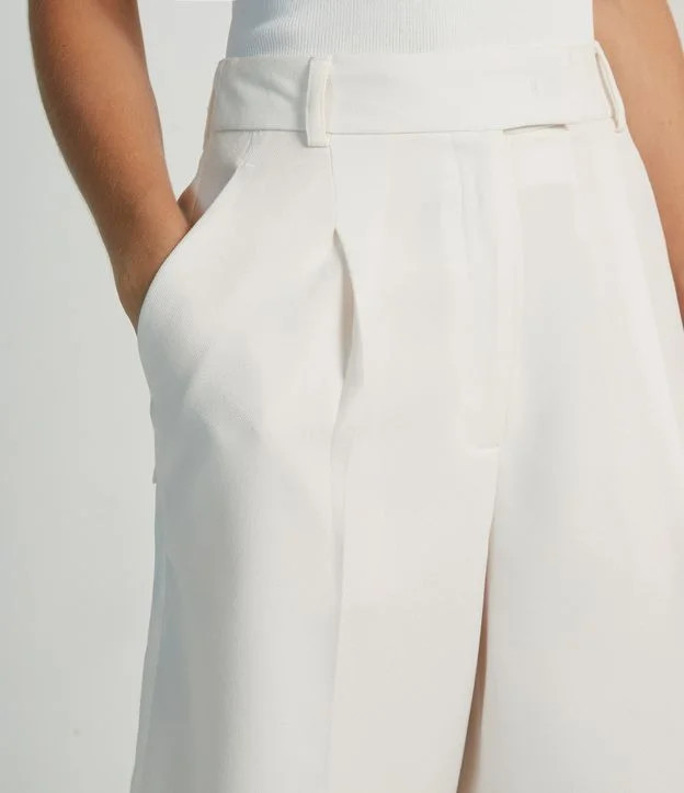 Bermuda Alfaiatada com Pregas Branco | Renner (BR)