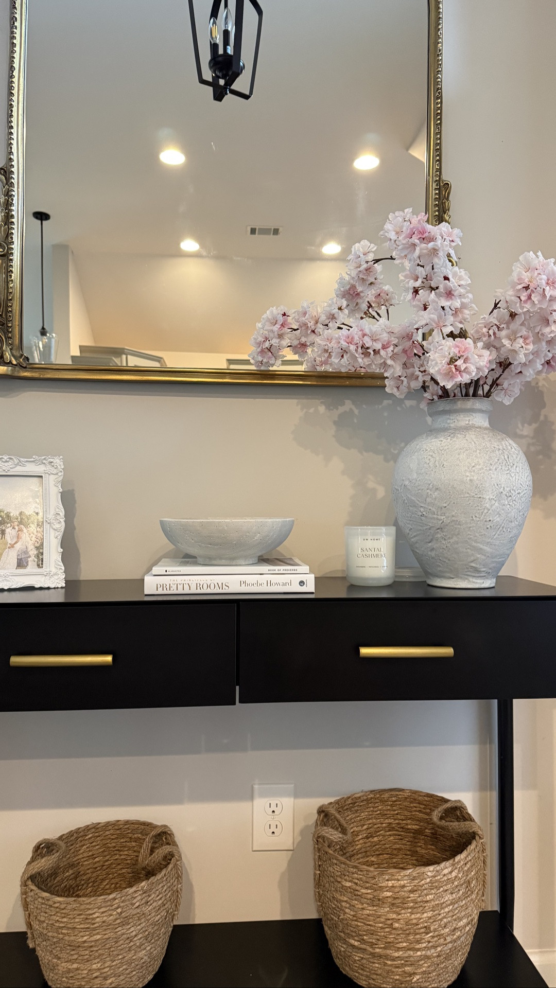 minimalist decor at entryway 🤍

#LTKHome