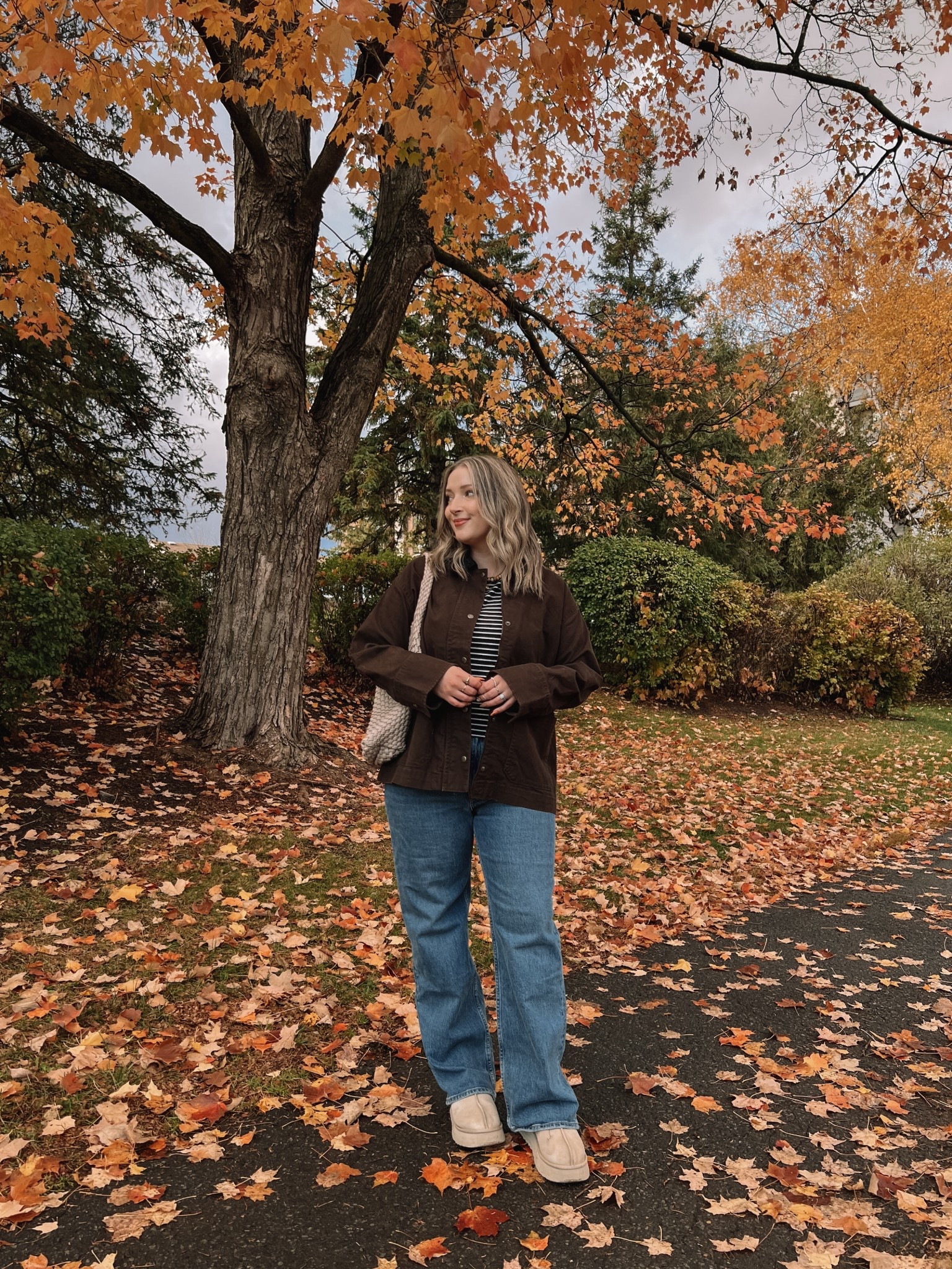 Love this chocolate brown barn jacket for fall! Fits TTS, wearing L. Sized up to XL in the striped tee for a non-tight fit. Canadian Old Navy links are under “similar products”. Wearing 32 in the Abercrombie jeans. Ugg tazz platforms are super comfy, I’m usually a 9.5-10 and wear a 10.


#LTKmidsize #LTKfall #LTKjeans