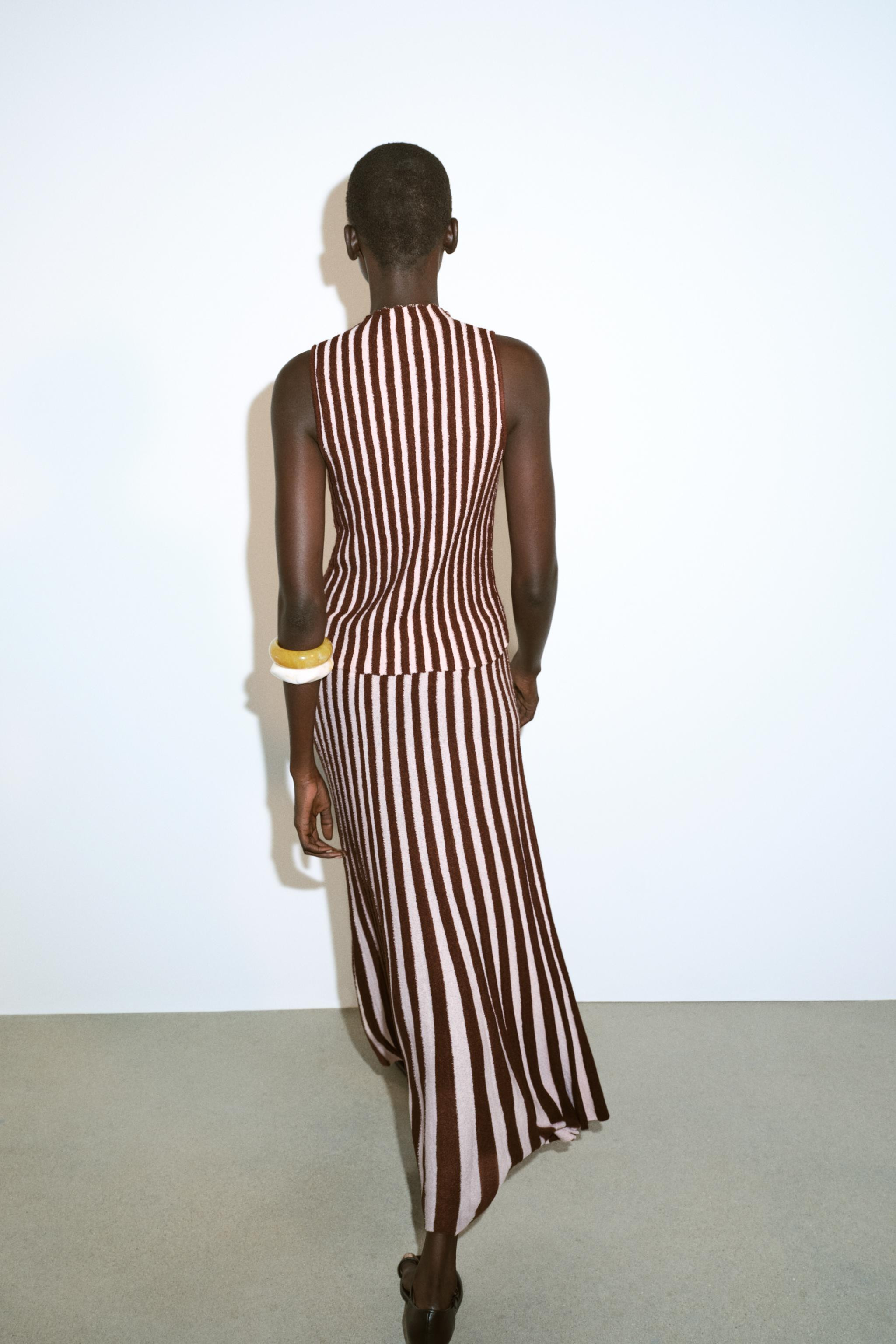 TOP SANS MANCHES À RAYURES TEXTURÉ | Zara US