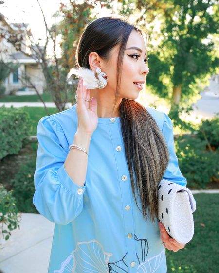 Thrilled to feature @kellygolightly x @bethladdcollections! 🦢

I’m wearing her delightful White Swan Feather Earrings and charming Polka Dot Clutch, with one of my most “Kelly” dresses ever from @mingwangknits 😍🩵 on my blog, link in profile!

📸 @supermandyer | https://hautepinkpretty.com/lookbook/what-to-wear/dinner-party-special-occasions/beth-ladd-x-kelly-golightly/ 

#LTKHoliday #LTKGiftGuide #LTKparties