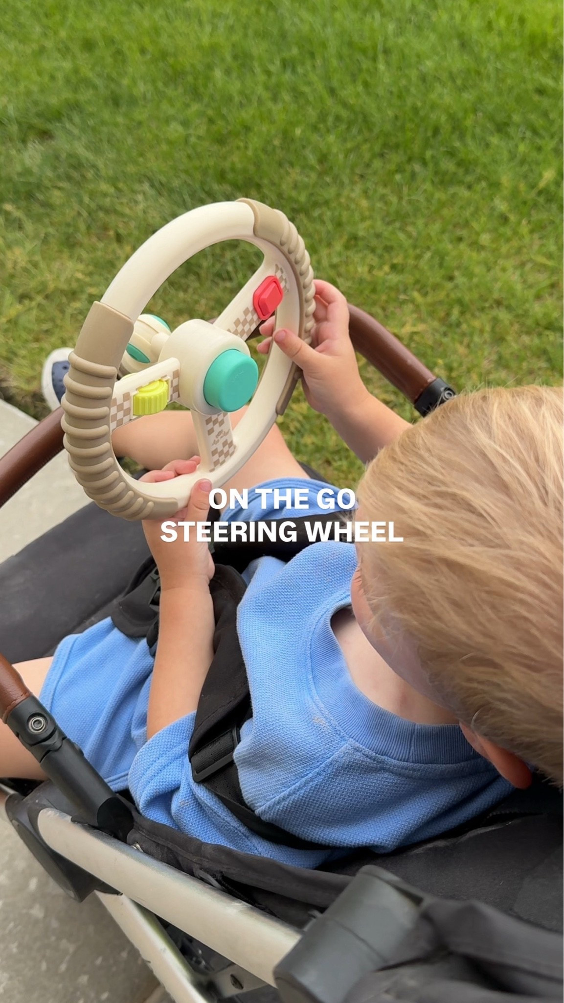 Attach this steering wheel to your grocery cart or stroller to make outings with little ones easier ✨
