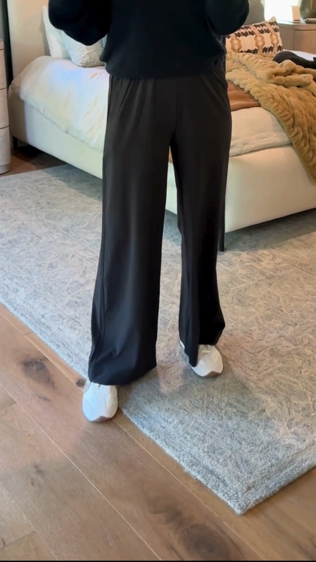 Found: the anything pant! And ladies - she’s GOOD! @Vuori US fit tip: tts | small short for 5’4
