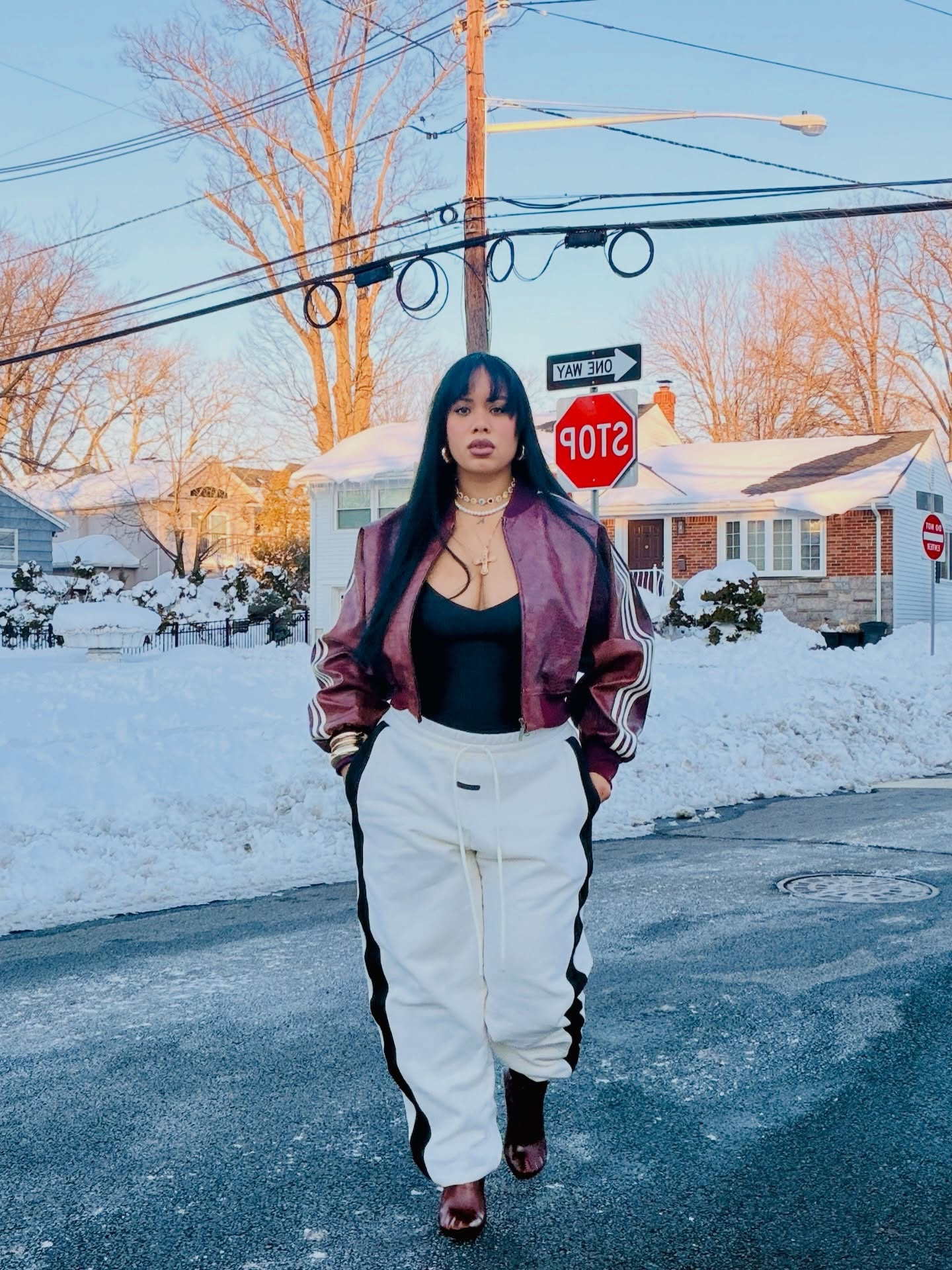 Basic… but original 🤍
Comfort meets attitude.

Jacket and pants: @adidas 
Body: @skims 
Boots: @jeffreycampbell 

 #adidas #Skims #JeffreyCampbell #outfitinspiration #streetstyle