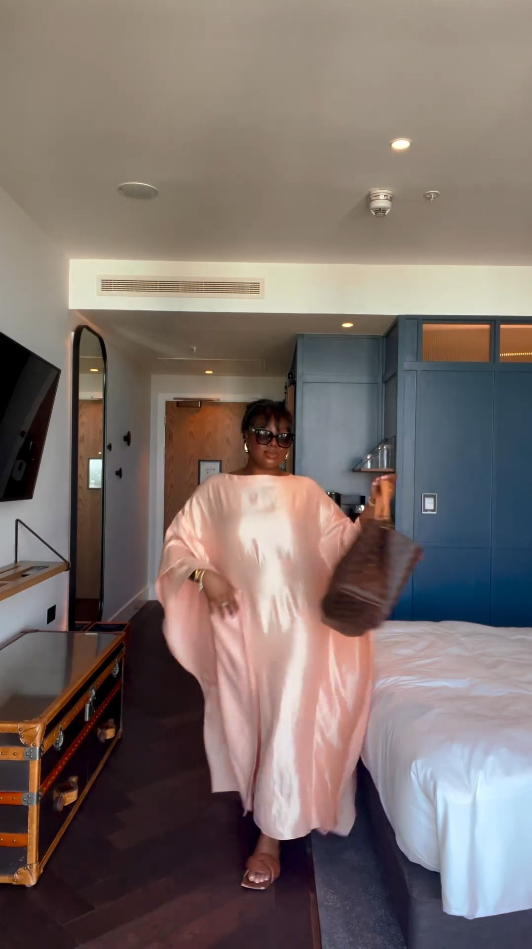 Boujie Birthday Outfit check 14-16uk💕🥂🍾

- Peach kaftan dress
- Brown leather sandals
@hm Studio
- Sunglasses @fendi at @theofficialselfridges
- Graceful MM bag @louisvuitton

#outfitcheck #kaftandress #richauntievibes #midsizeoutfits #maxidress #size16 #vacationlook #datenightoutfit

Fashion, wedding guest, Outfit ideas, women’s summer outfit, evening dress, maxi dress, vacation outfits, holiday outfits, date night outfit, fashion, midsize outfit ideas, green dress, size 14, size 16, curvy fashion, makeup, beauty blogger

#LTKluxury #LTKuk #LTKstyletip