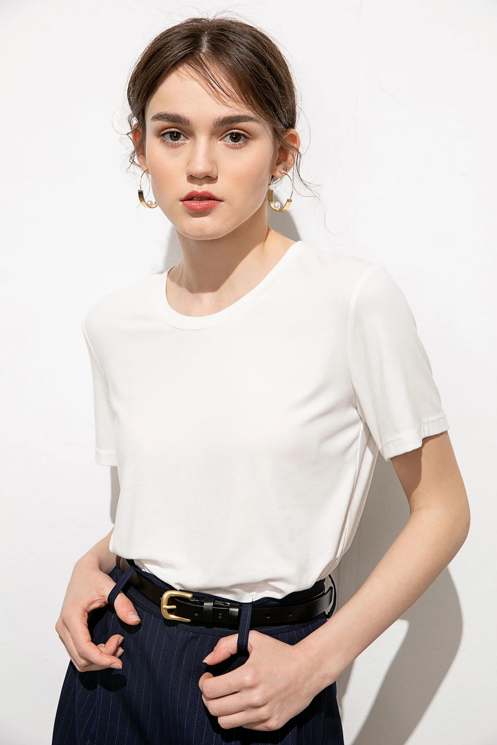 Essential White Round Neck Tee | J.ING