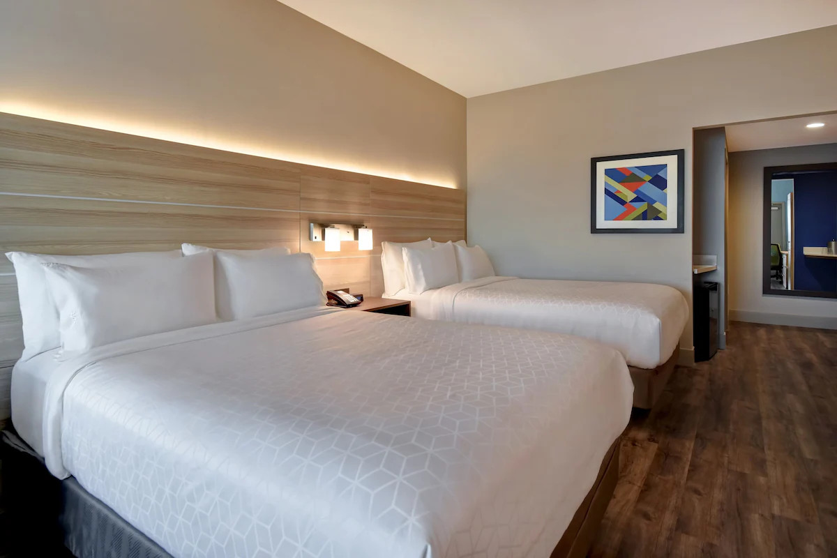 Holiday Inn Express & Suites Galveston Beach by IHG | Expedia (US)