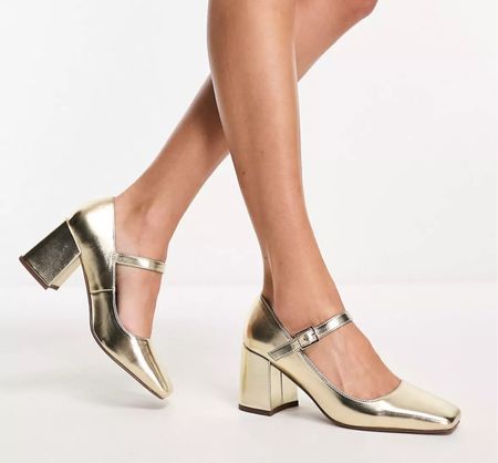 Metallic Mama ✨

One thing about me is I'm going to buy the metallic accessories. These beautiful shoes from @asos are not only stunning the heel is comfy and perfect to wear all day. 

#metallicshoe #metallic #asos

#LTKstyletip #LTKshoecrush #LTKfindsunder50