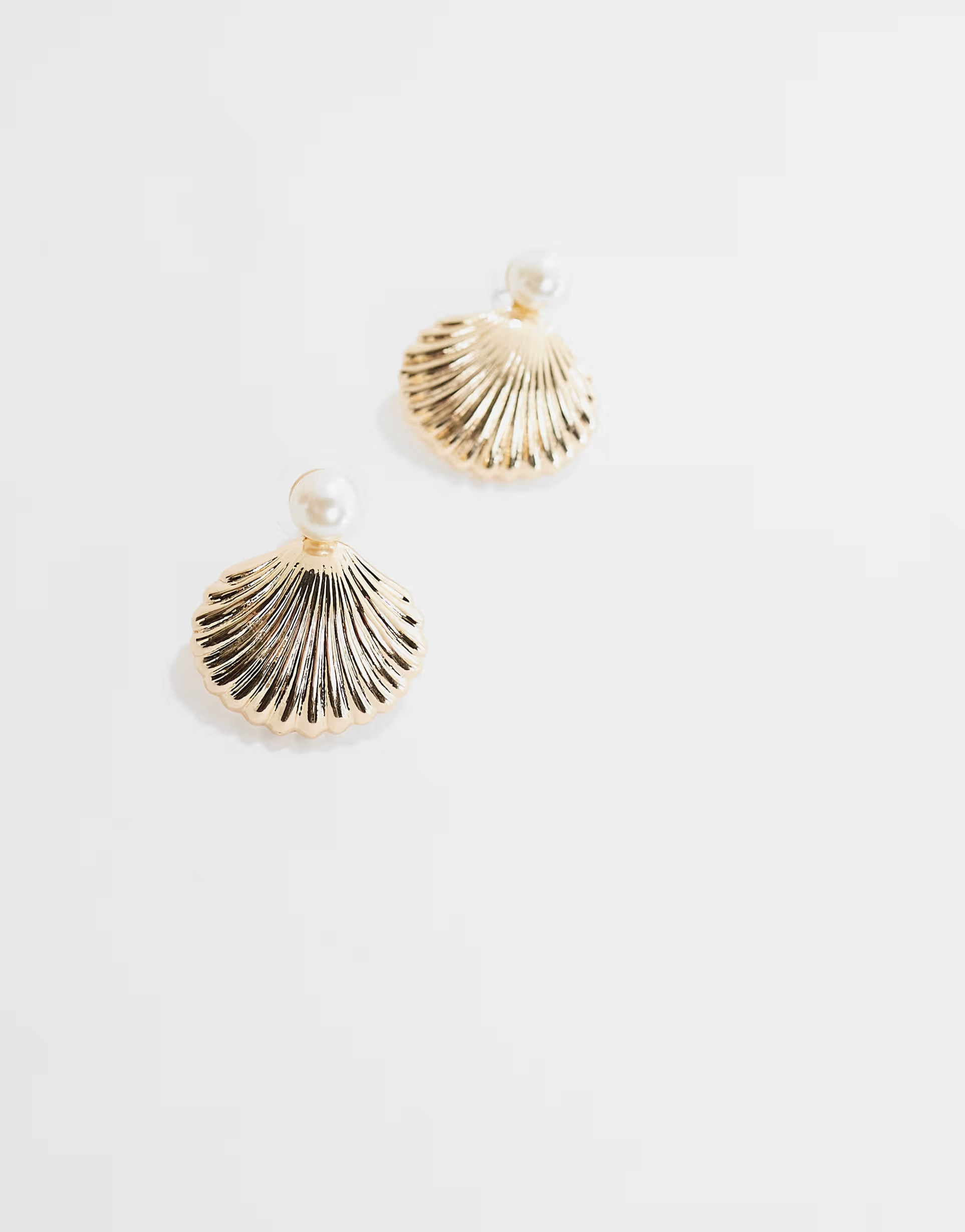DesignB London shell and pearl stud earrings in gold | ASOS (Global)