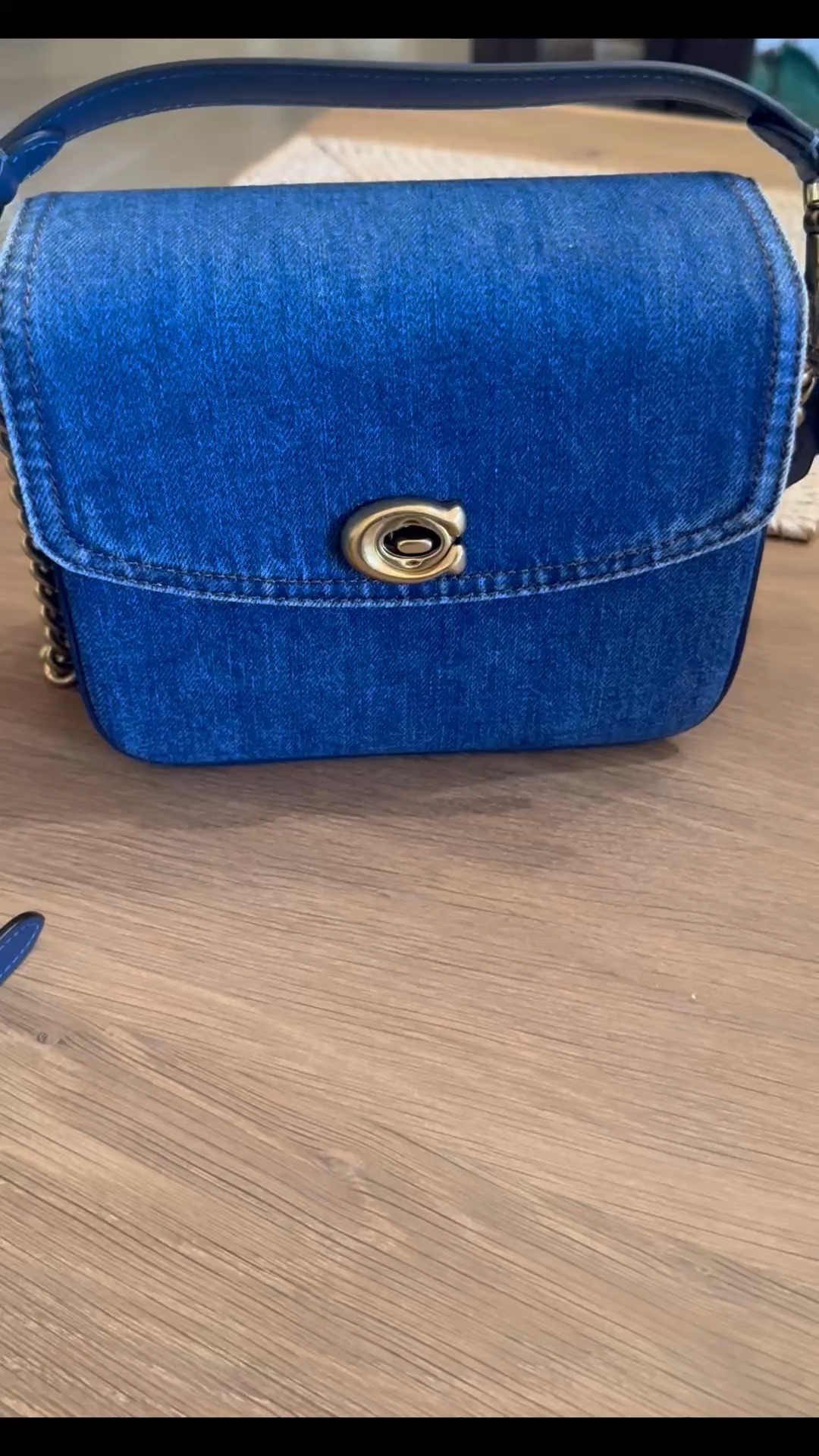 From errands to evenings out — this chic denim designer bag does it all. Crossbody for casual days, satchel for meetings, and a gold chain for date night! Absolutely in love with this one ❤️ #coach

#LTKStyleTip #LTKItBag