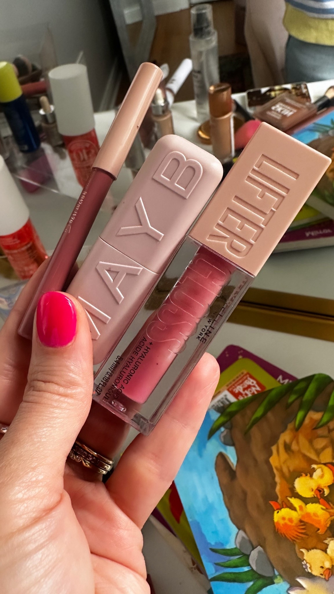 I posted this on tt, it’s the drugstore lip combo that Paige Desorbo wore to the devil wears Prada premiere!

Lipliner: big lift
Lipstick: upstate satin
Lip gloss: gummy bear 

#lipcombo #drugstoremakeup #m

#LTKBeauty #LTKSaleAlert