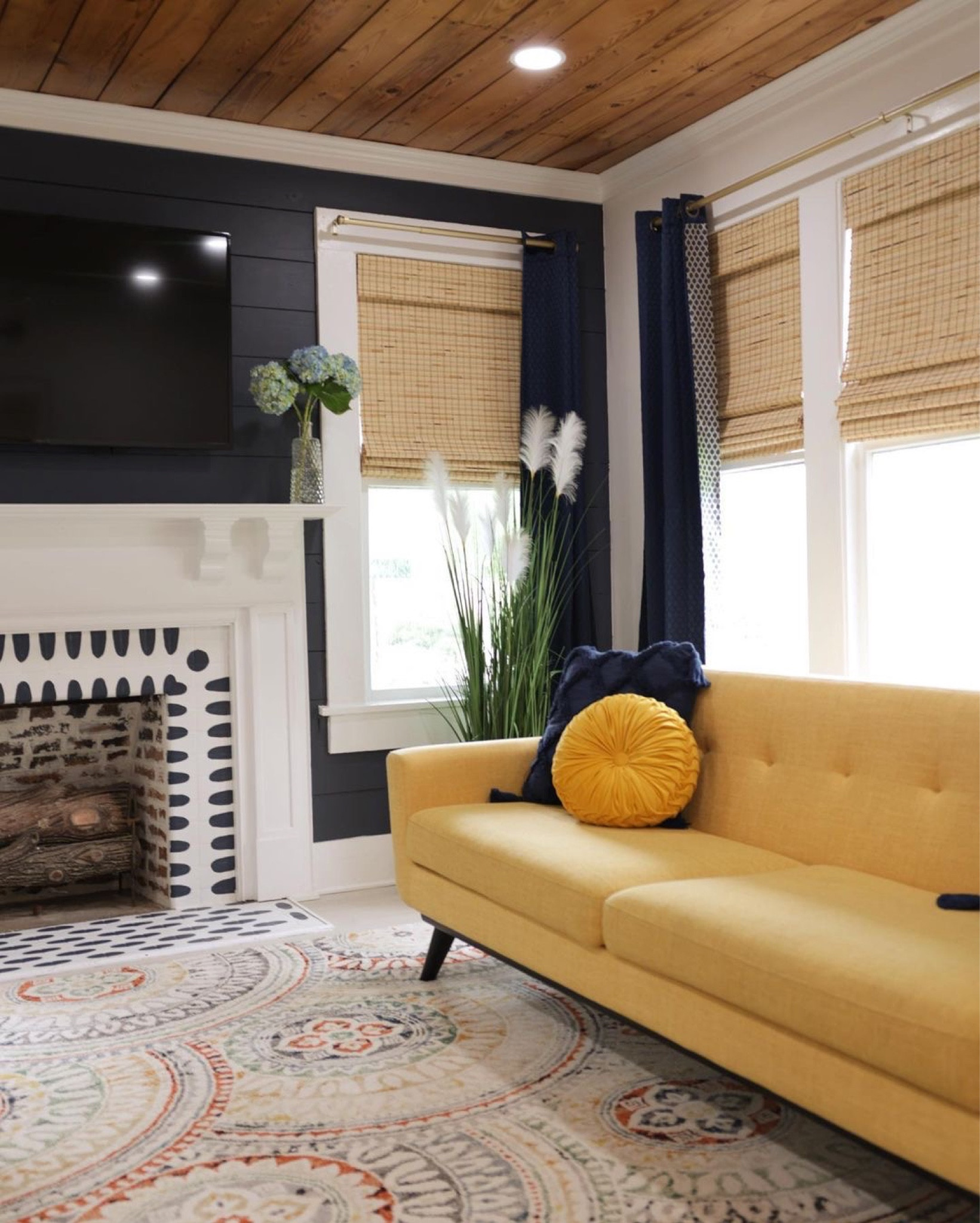 Did you watch the 3rd episode of @hgtv #hometowntakeover this past Sunday night? My Webster rug was featured!! Swipe through to see an outtake!

#LTKhome #LTKSeasonal #LTKstyletip