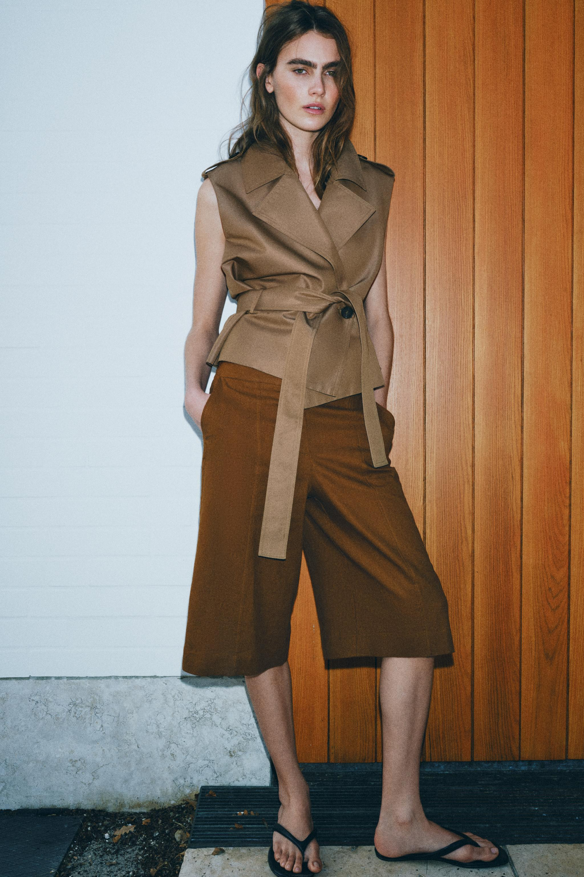 DOUBLE-BREASTED WAISTCOAT WITH BELT AND SHOULDER PADS | Zara UK