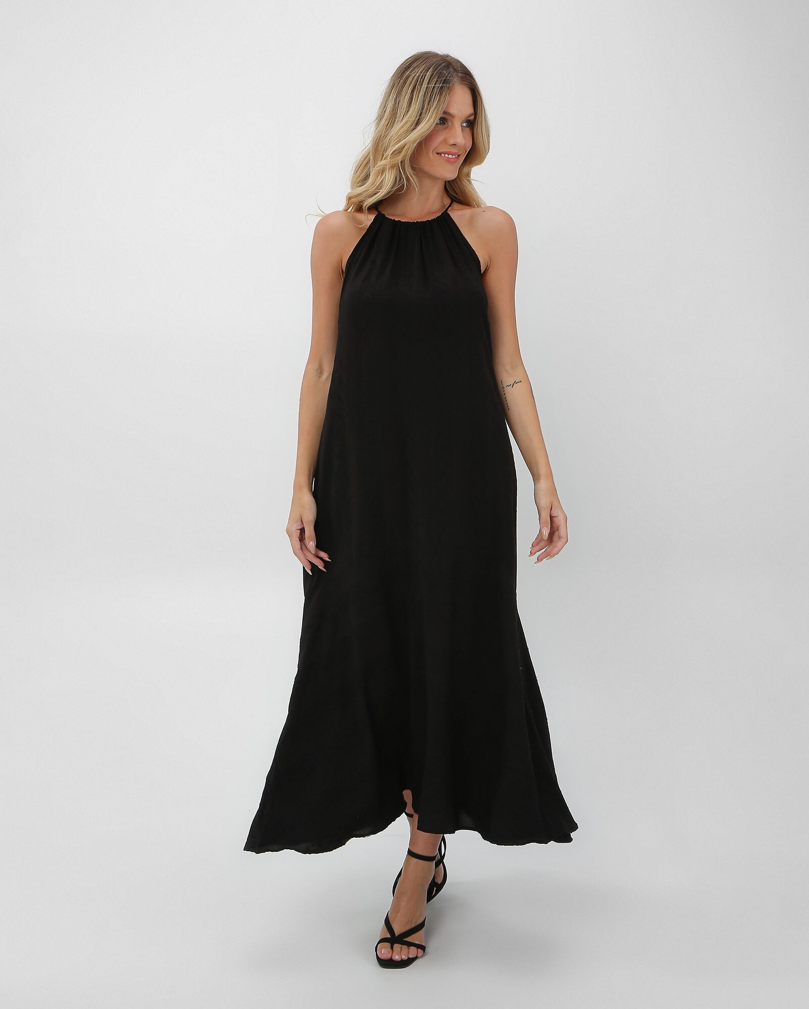 Vestido decote trapézio texturizado preto | AK by Riachuelo | Riachuelo (BR)