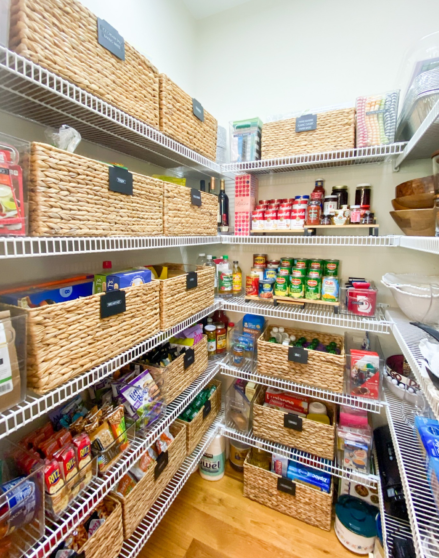 We've made you wait for it. HERE IT IS. THE FULL REVEAL. (Swipe for the before pictures.) 

Last week we got to work with a client who is known for her ability to host incredible gatherings. She has a pantry and a serving closet fully stocked with all of the essentials for hosting, but she needed a system to keep it organized in between parties. 

Now when she's hosting, her guests are gonna want to hang out in this pantry. 