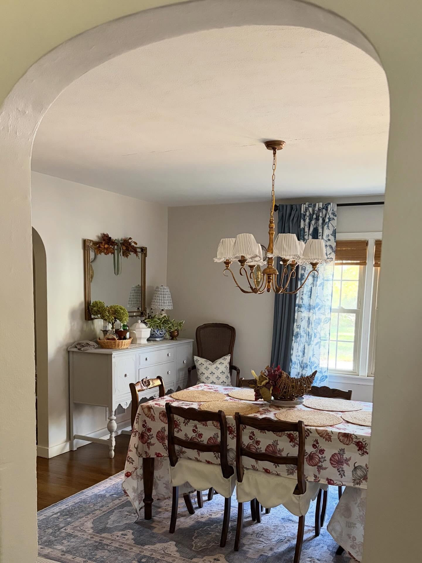 I’m trying to snap a few final shots of the fall decor as we creep into the next season. It was hard to pick which ones to show you, this room looks beautiful from every angle. It takes time to establish a flow from one room to the next but when you get there it’s a rewarding feeling.

#englishcottage #englishcottagestyle #cottage #acnhcottagecoreinspo #cottagecoreaesthetic #cottagecorecommunity #cottagecoredream #frenchcountry #frenchcountrystyle #frenchcountrydecor #traditionalhomedecor #traditionalhome #traditionalhomes #collectedhome #antiques #vintage #falldecor #halloweendecor #ａｅｓｔｈｅｔｉｃ