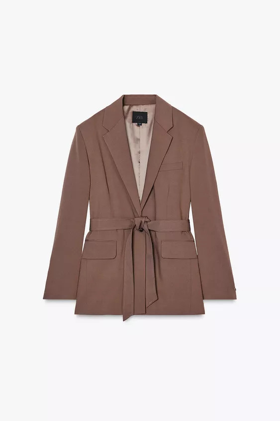 Lapel collar blazer. Long sleeves with shoulder pads. Front pockets and a false welt pocket at th... | Zara US