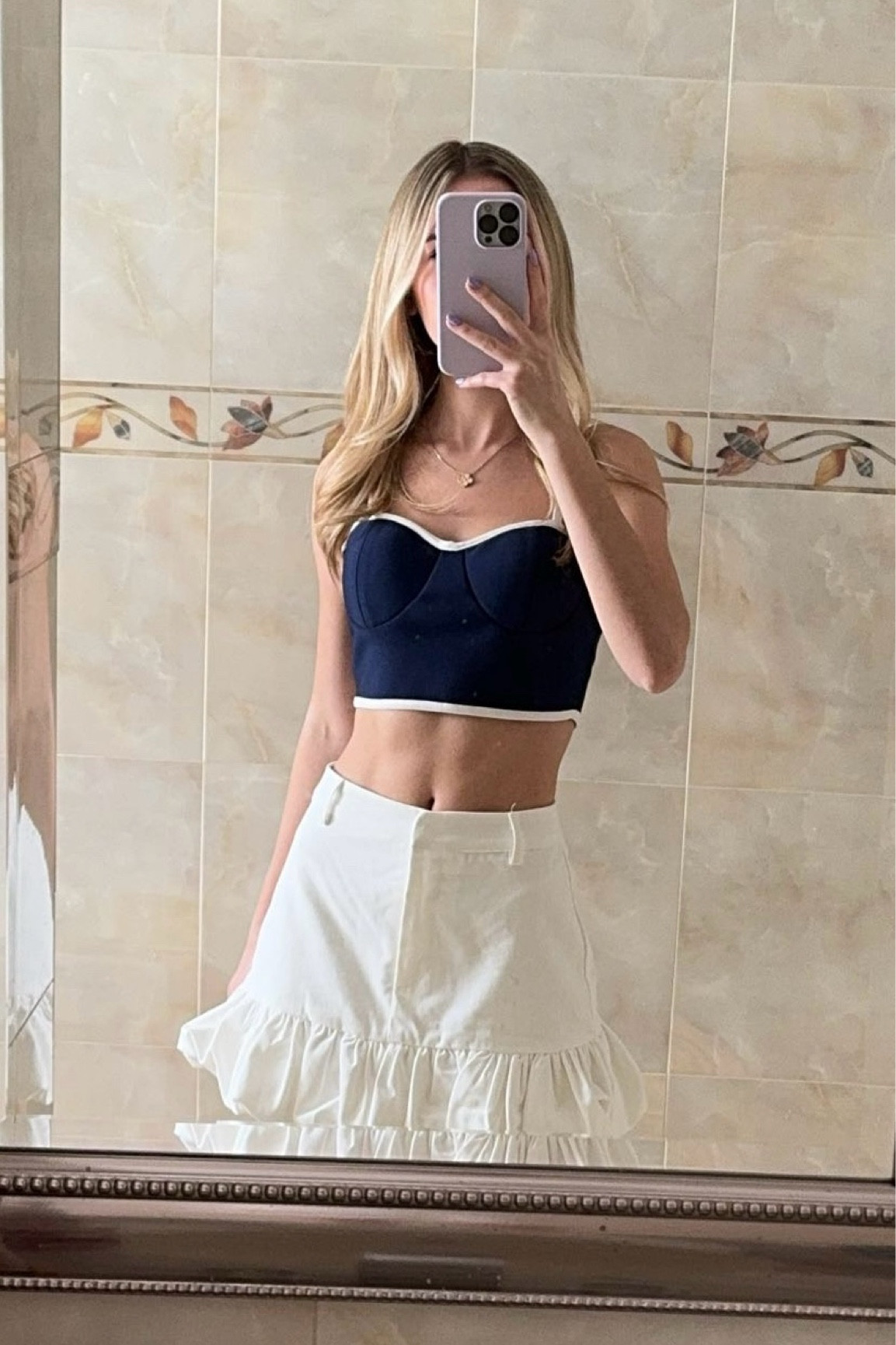 super cute summer outfit idea. Bubble ruffle skirt and crop top