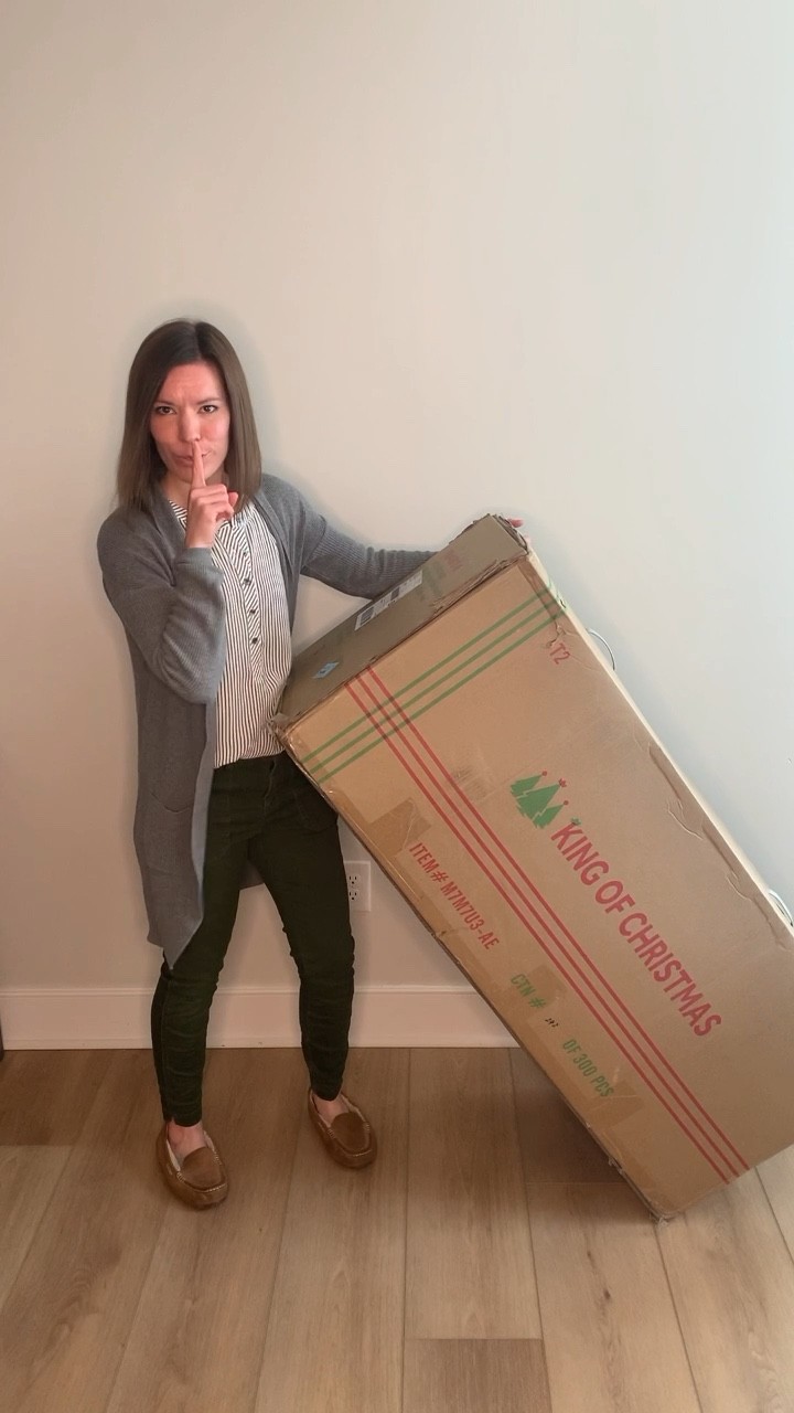 It’s coming! Christmas is coming! Are you getting ready? I am with this amazing tree from @kingofchristmas. #kingofchristmas 

#LTKHoliday #LTKhome #LTKSeasonal