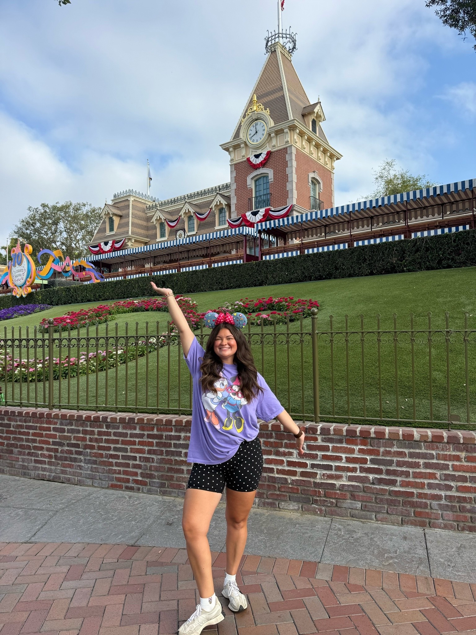 Disneyland vacation outfit 
!

#LTKootd #LTKTravel #LTKMidsize